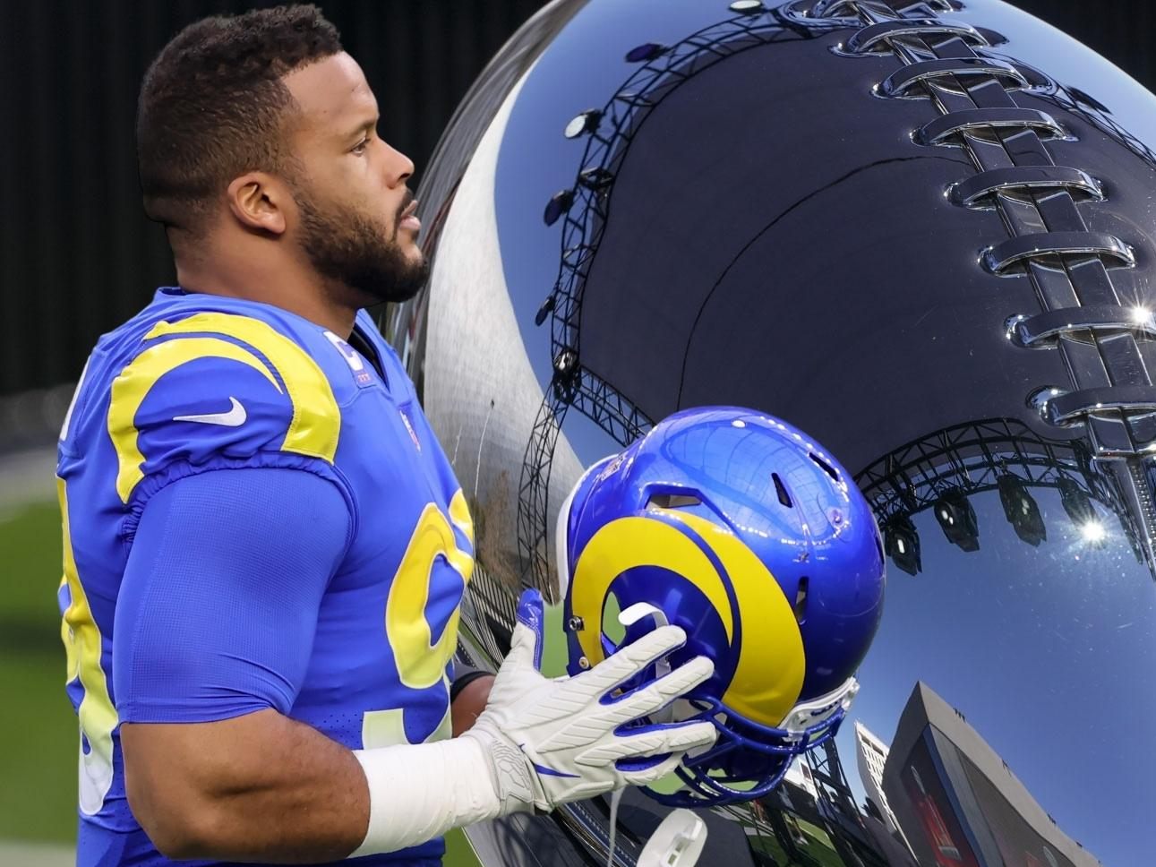 Rams-Star-Verteidiger Aaron Donald (l.) und Bengals-Quarterback Jow Burrow (r.) - zwei Schlüsselspieler im Super Bowl LVI.