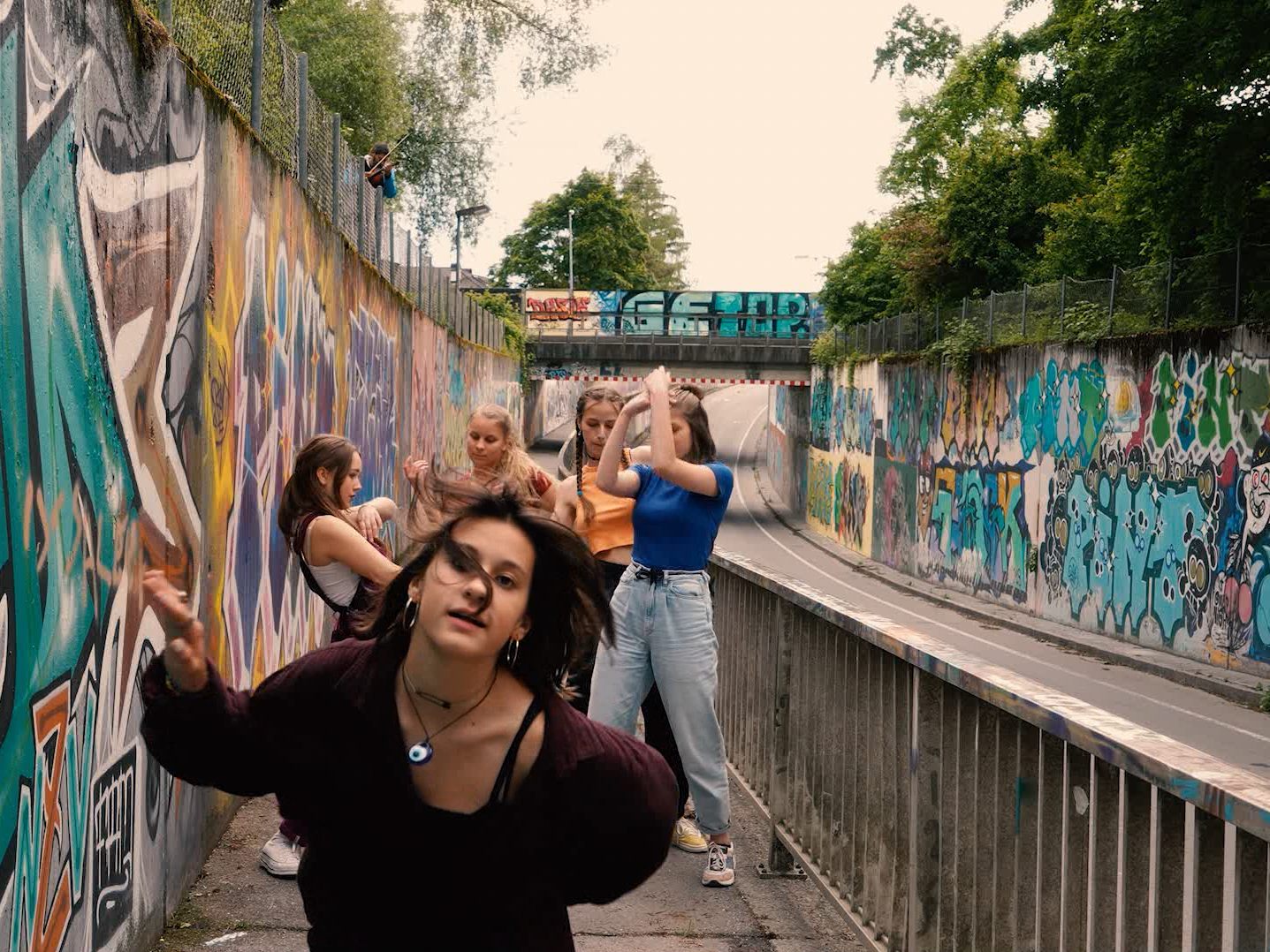 Tanzschülerinnen des Tanztheaters II (ab 15 J.) beim Filmdreh Tanzschülerinnen des Tanztheaters II (ab 15 J.) beim Filmdreh