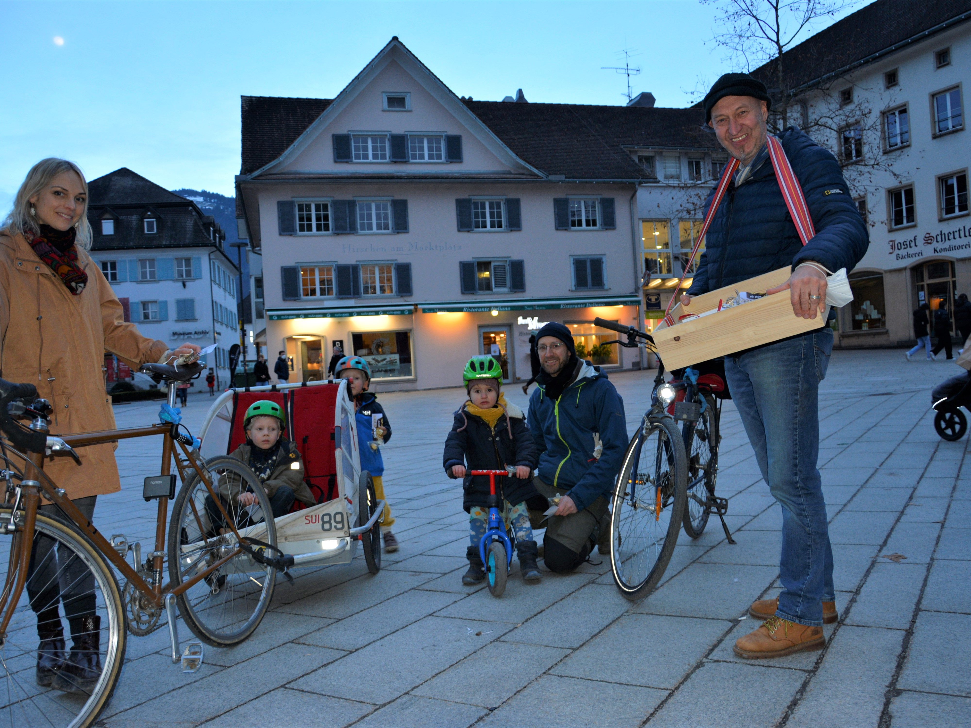 Valentinstag mit viel Segen und Wertschätzung vor der St.-Martins-Kirche in Dornbirn. Valentinstag mit viel Segen und Wertschätzung vor der St.-Martins-Kirche in Dornbirn.