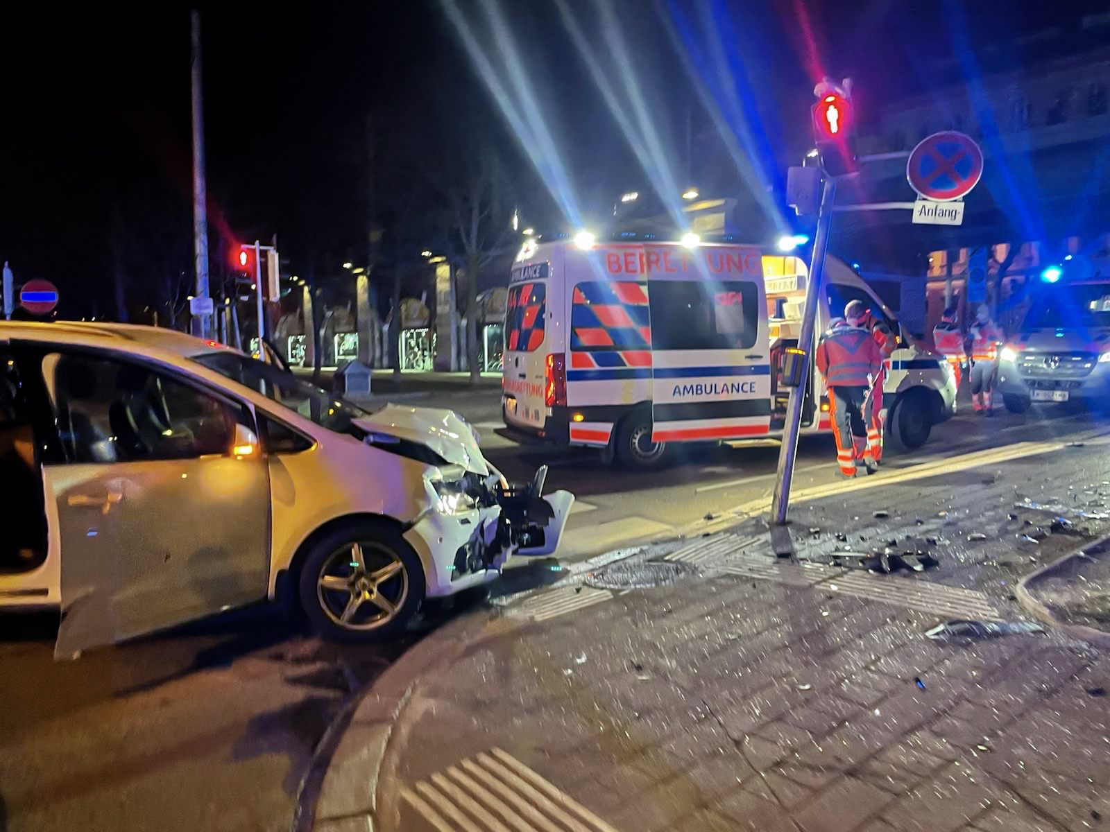 Die Hochschwangere wurde bei dem Crash nicht verletzt. Die Hochschwangere wurde bei dem Crash nicht verletzt.