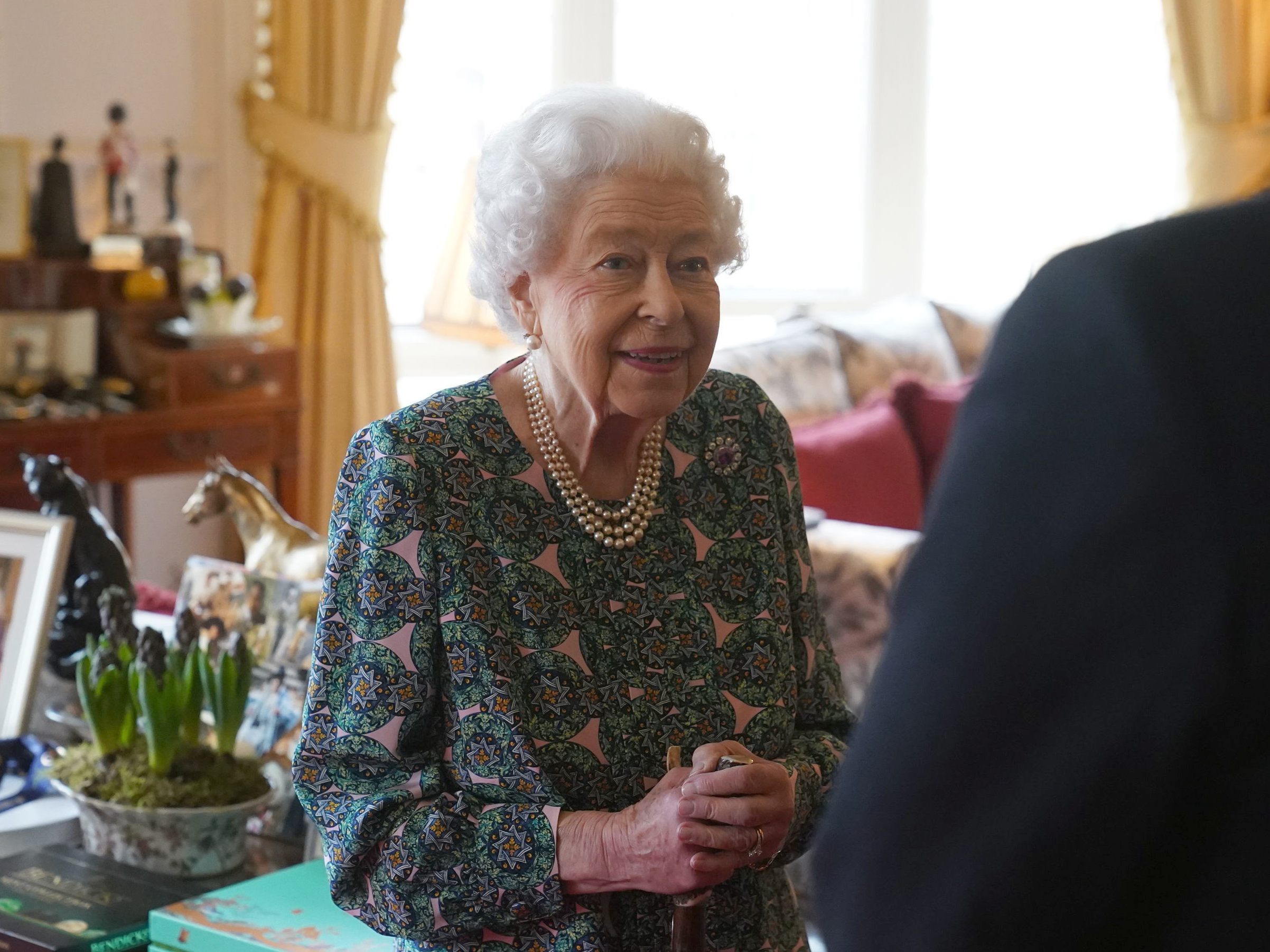 Die Queen ist positiv auf das Coronavirus getestet worden. Die Queen ist positiv auf das Coronavirus getestet worden.