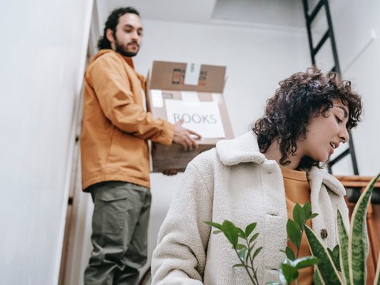 Tipps, Fakten und Anregungen rund ums selbstständige Wohnen finden Interessierte auf der aha-Website unter www.aha.or.at/wohnen