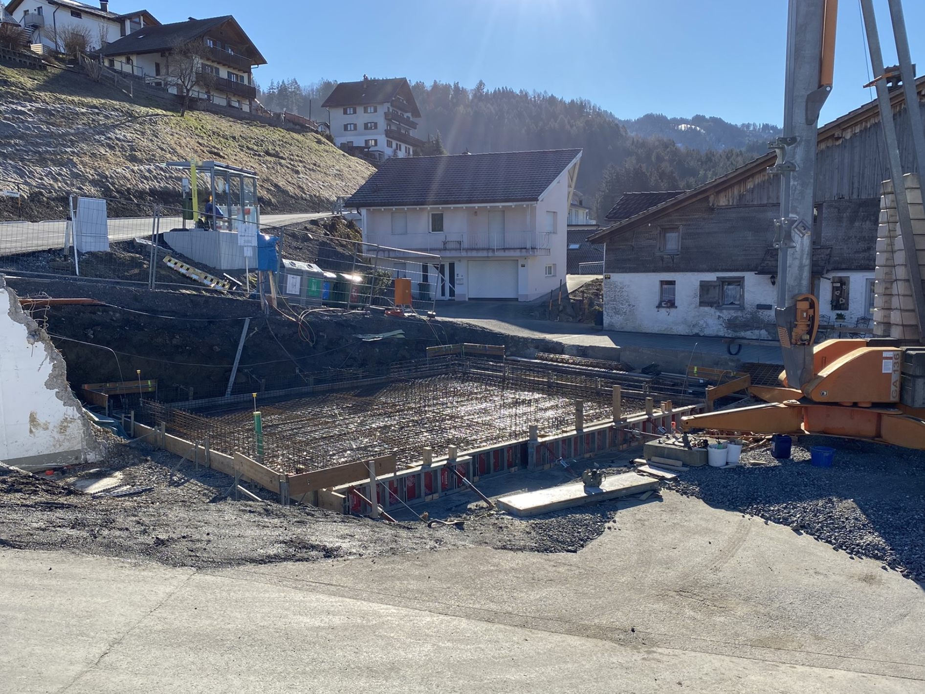 Die Feuerwehrremise in Batschuns wurde bereits abgebrochen und wird in den kommenden Wochen wieder aufgebaut Die Feuerwehrremise in Batschuns wurde bereits abgebrochen und wird in den kommenden Wochen wieder aufgebaut
