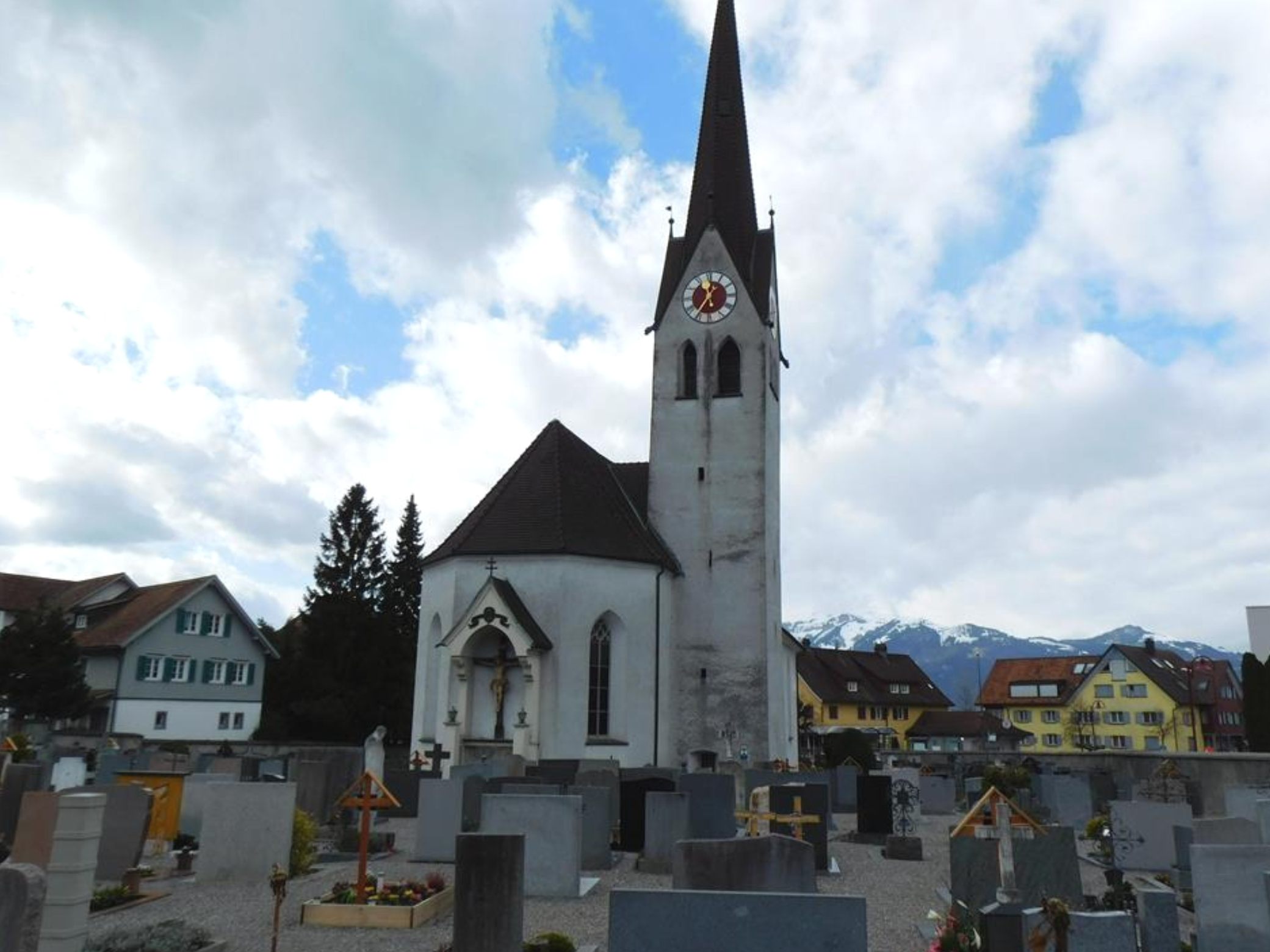 In diesem Jahr wird die Außenfassade, der Turm und die Fenster der Alten Kirche saniert