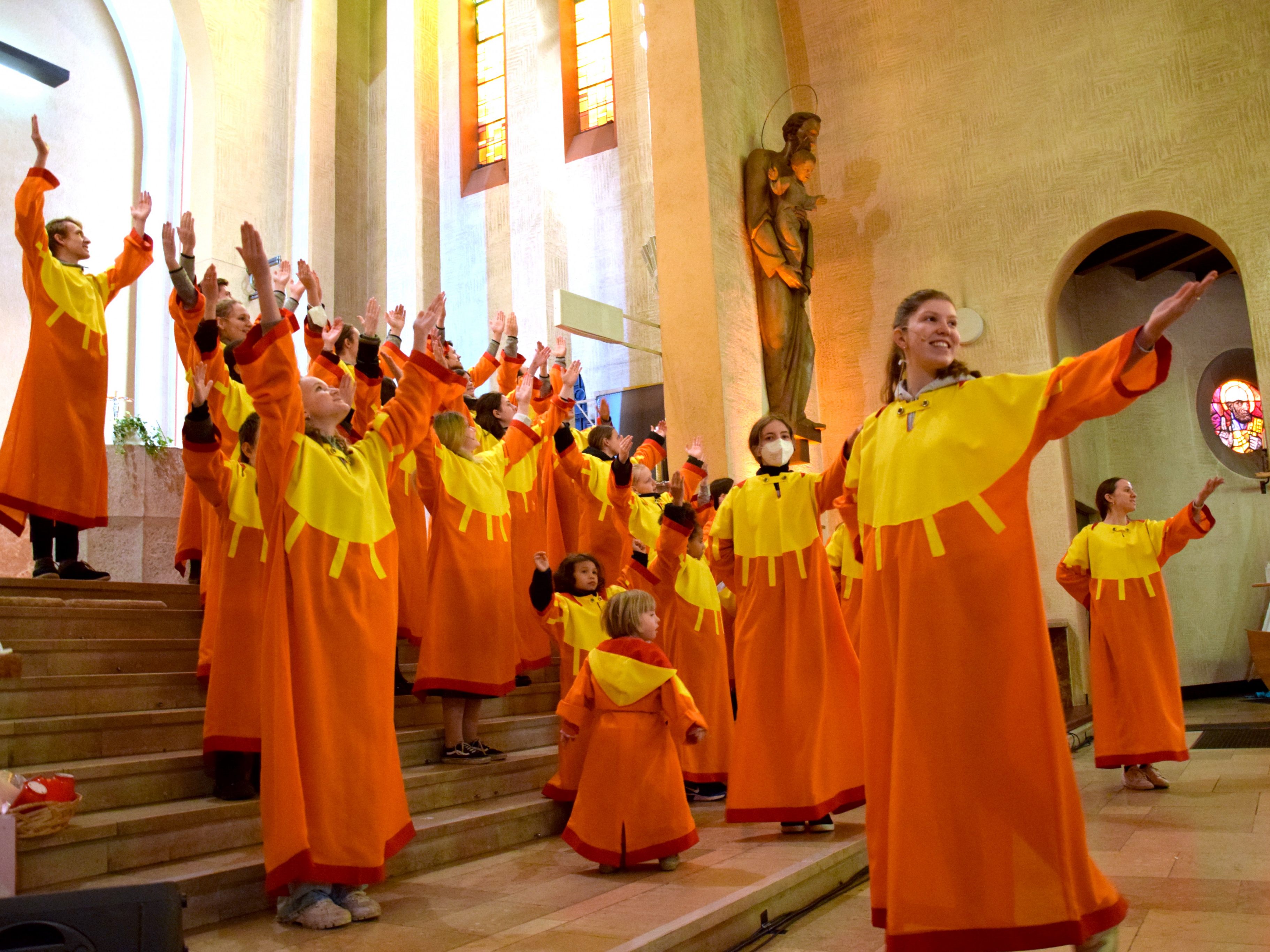 Den Grundstein für eine weitere Zusammenarbeit haben die Pfarre Heilig Kreuz und die "KISI Vorarlberg", hier bei der Messfeier in der Bludenzer Stadtpfarrkirche, bereits gelegt. Den Grundstein für eine weitere Zusammenarbeit haben die Pfarre Heilig Kreuz und die "KISI Vorarlberg", hier bei der Messfeier in der Bludenzer Stadtpfarrkirche, bereits gelegt.