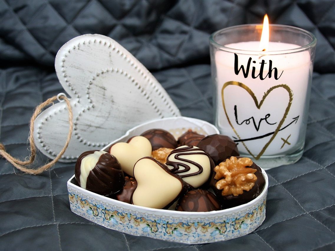 Am liebsten Schokolade: Halb Österreich macht zum Valentinstag Geschenke. Am liebsten Schokolade: Halb Österreich macht zum Valentinstag Geschenke.