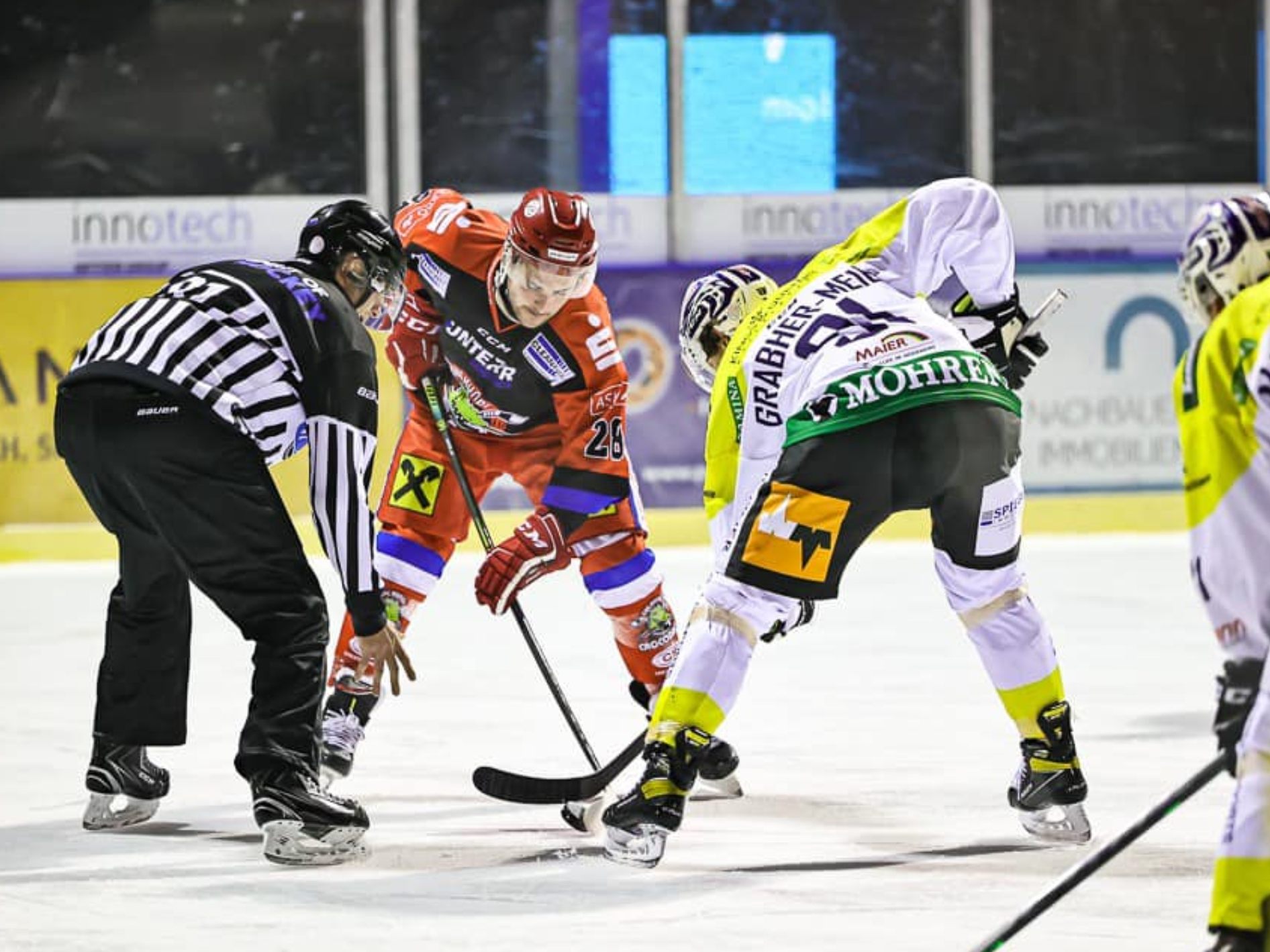 Der HSC, im Bild Liga-Topscorer Martin Grabher-Meier, beendete den Grunddurchgang der Ö-Eishockey Liga mit einem souvereänen 8:0 Erfolg gegen die Kundl Crocodiles