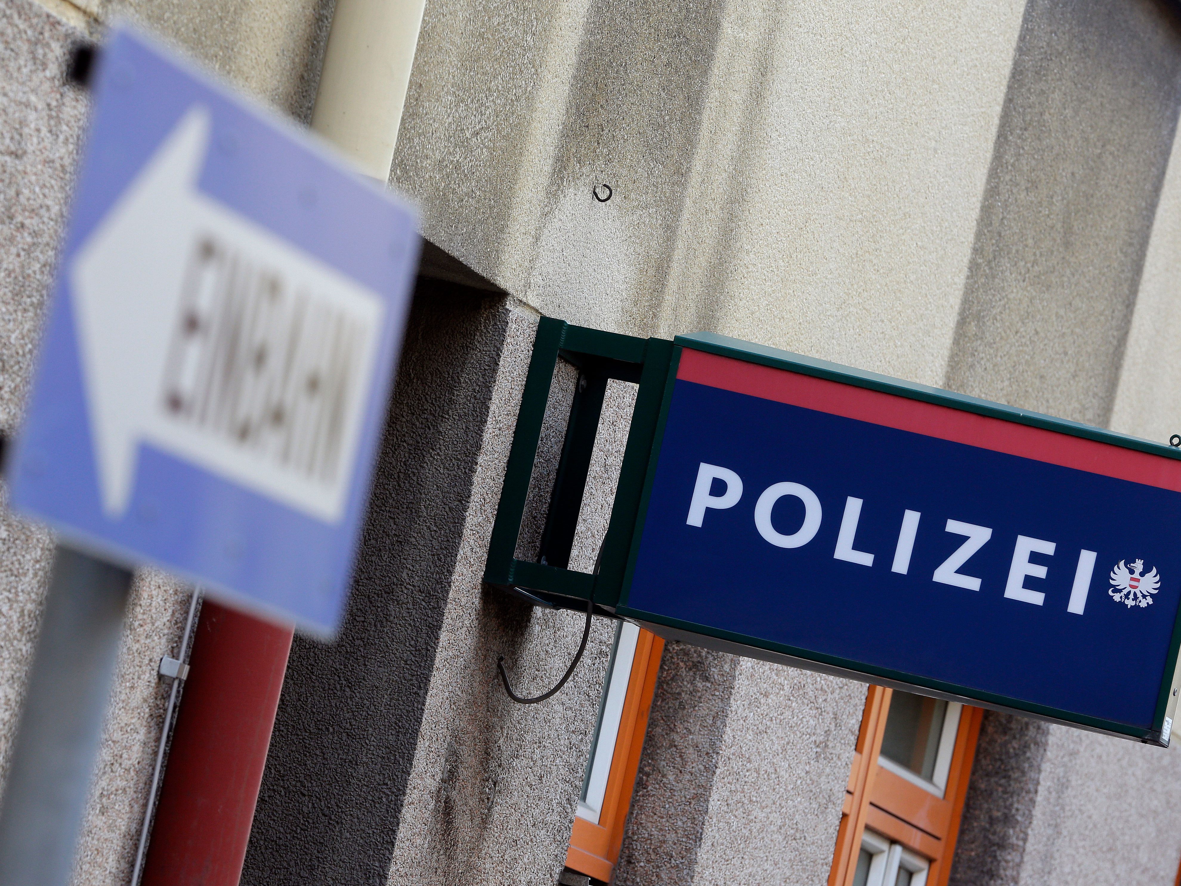 Auf einer Polizeiinspektion in Penzing meldete ein 13-Jähriger einen versuchten schweren Raub Auf einer Polizeiinspektion in Penzing meldete ein 13-Jähriger einen versuchten schweren Raub
