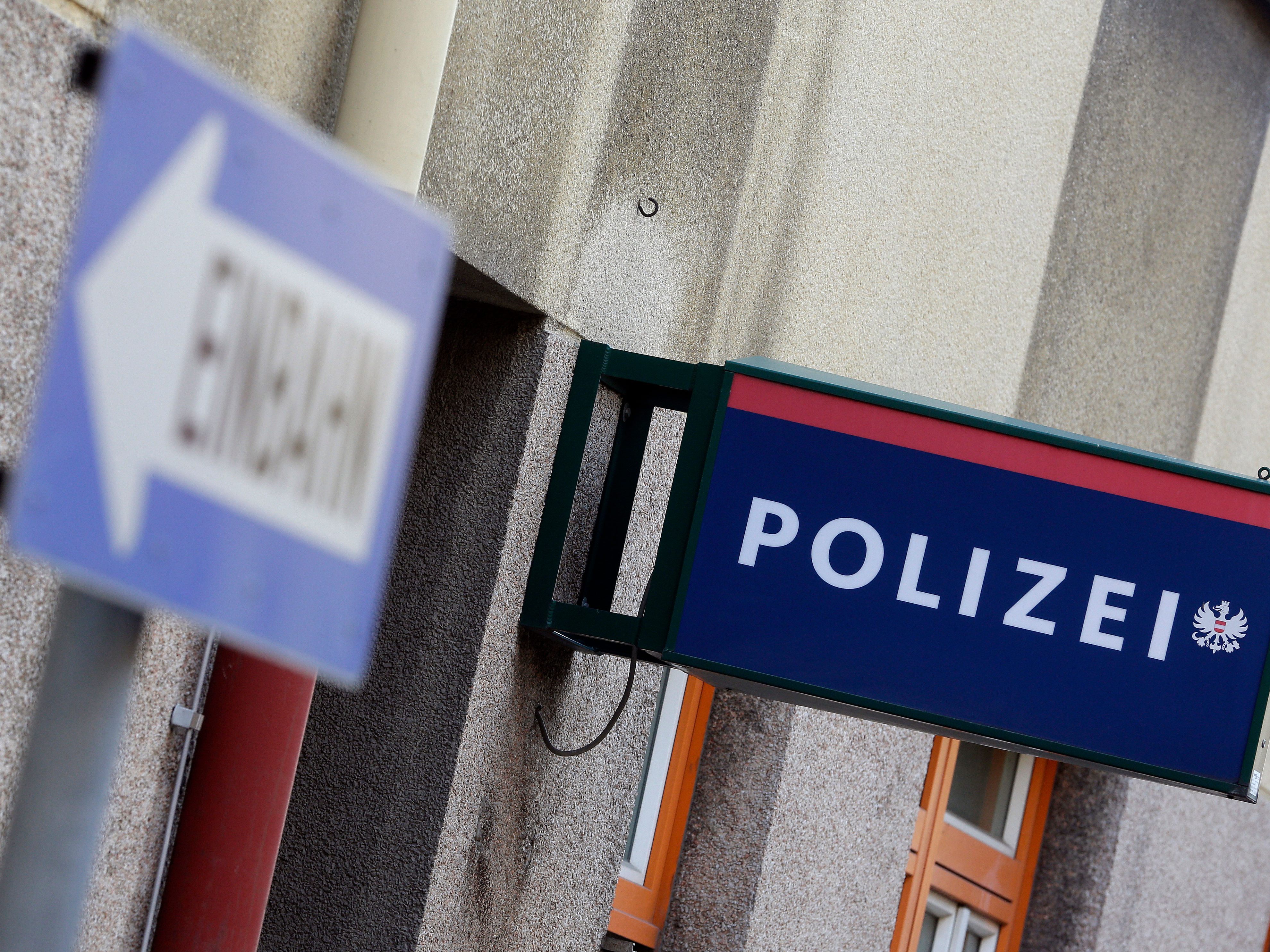 Auf einer Polizeiinspektion in Penzing meldete ein 13-Jähriger einen versuchten schweren Raub