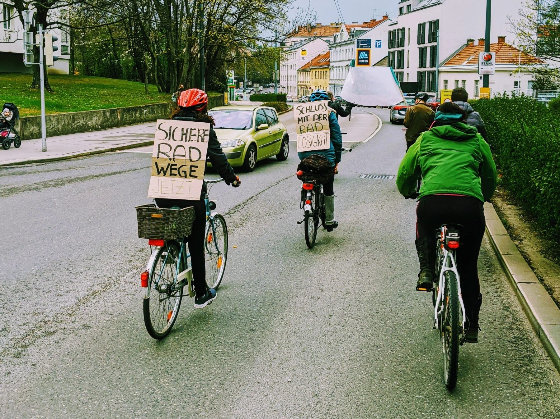 Am Freitag fand in Wien-Döbling und Alsergrund wieder eine Rad-Demo statt. Am Freitag fand in Wien-Döbling und Alsergrund wieder eine Rad-Demo statt.