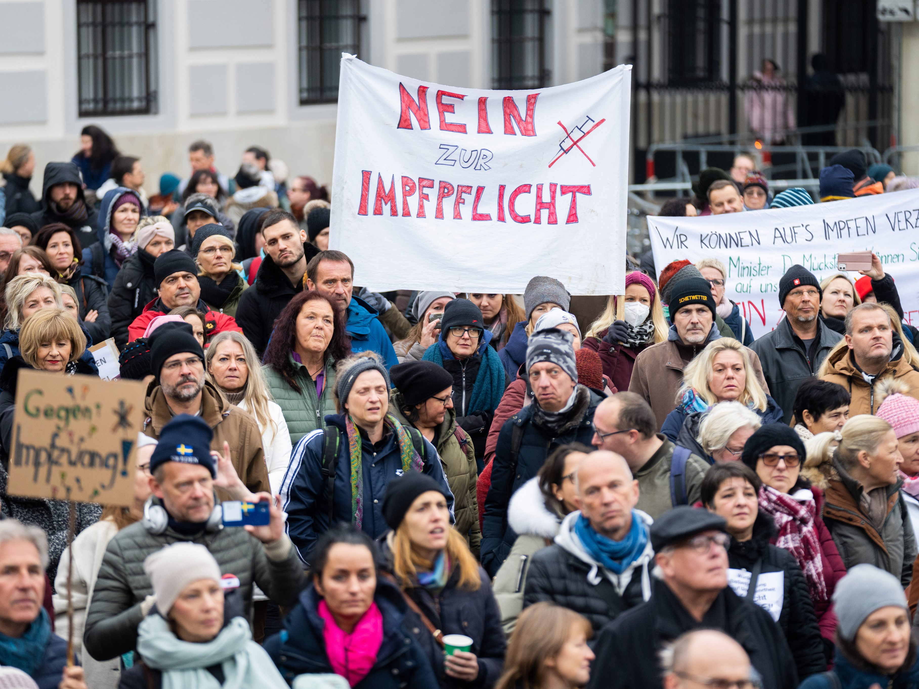 Impfpflicht stärkt Impfskepsis zusätzlich. Impfpflicht stärkt Impfskepsis zusätzlich.