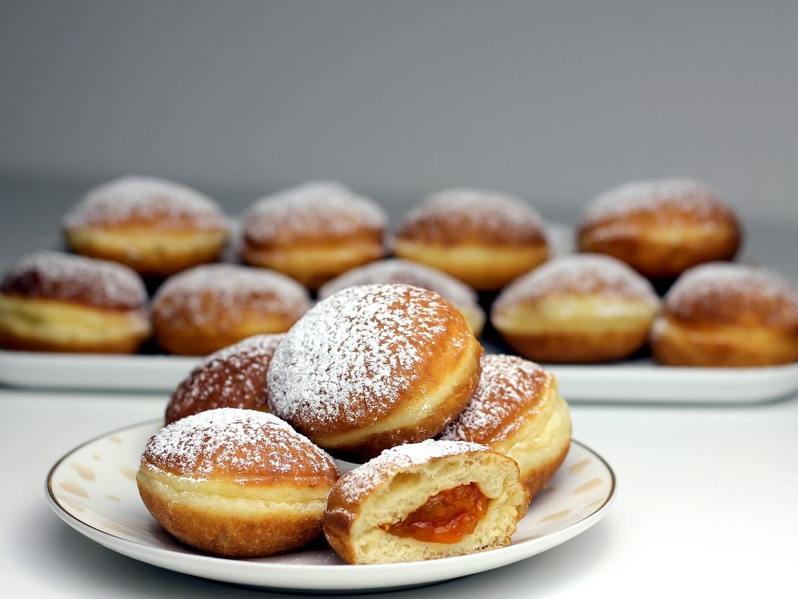 Kein "Sehr gut": VKI testete 21 Krapfen mit Marillenmarmelade.