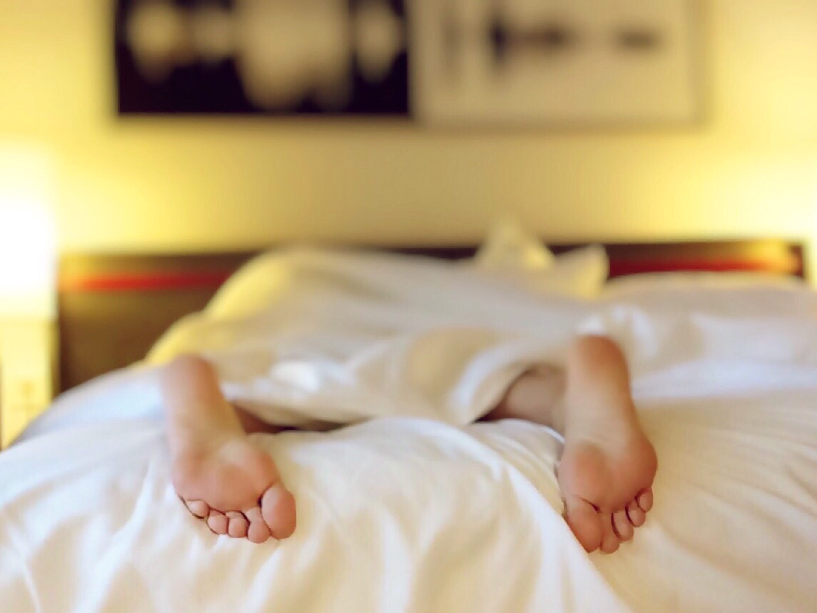 Ein quietschendes Bett kann den Schlaf kosten.