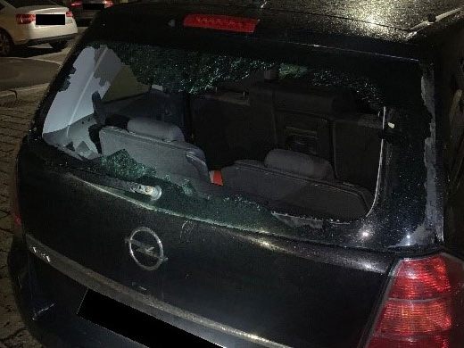 Die betrunkenen Vandalen demolierten unter anderem diesen Pkw Die betrunkenen Vandalen demolierten unter anderem diesen Pkw