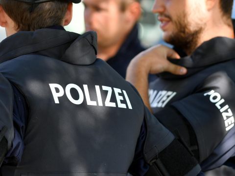 Wien-Meidling: Hund biss Polizisten bei Einsatz.