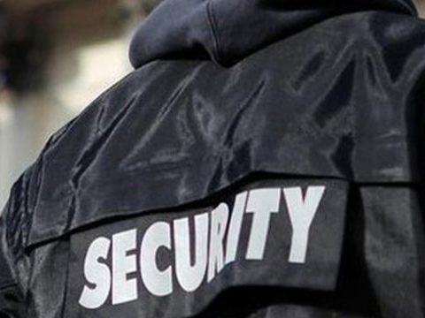 Ein Security-Mitarbeiter rief die Polizei. Ein Security-Mitarbeiter rief die Polizei.