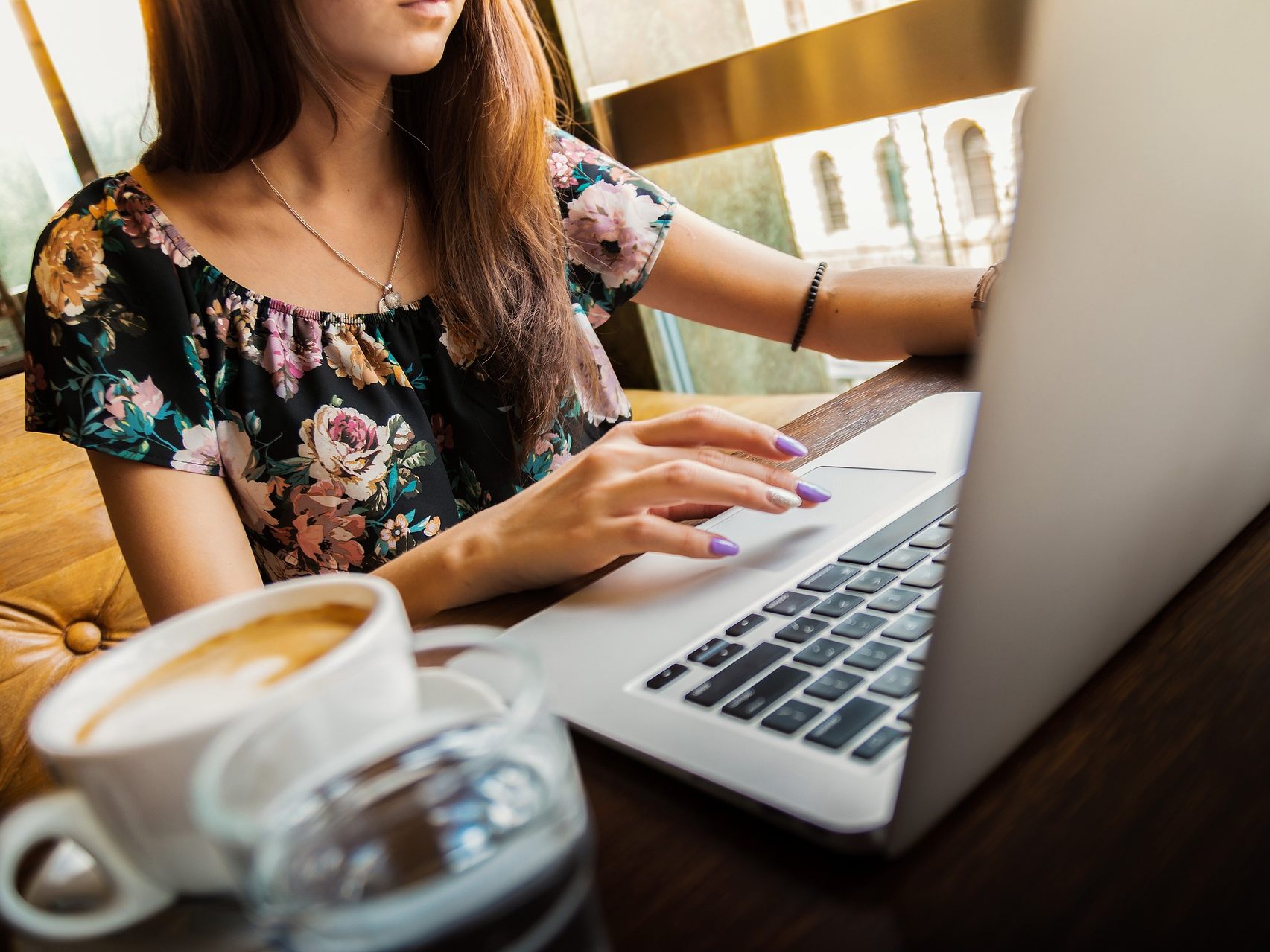 Zwei neue Plattformen sollen Informationen zu Unterstützungsleistungen und Serviceangeboten bieten. Zwei neue Plattformen sollen Informationen zu Unterstützungsleistungen und Serviceangeboten bieten.