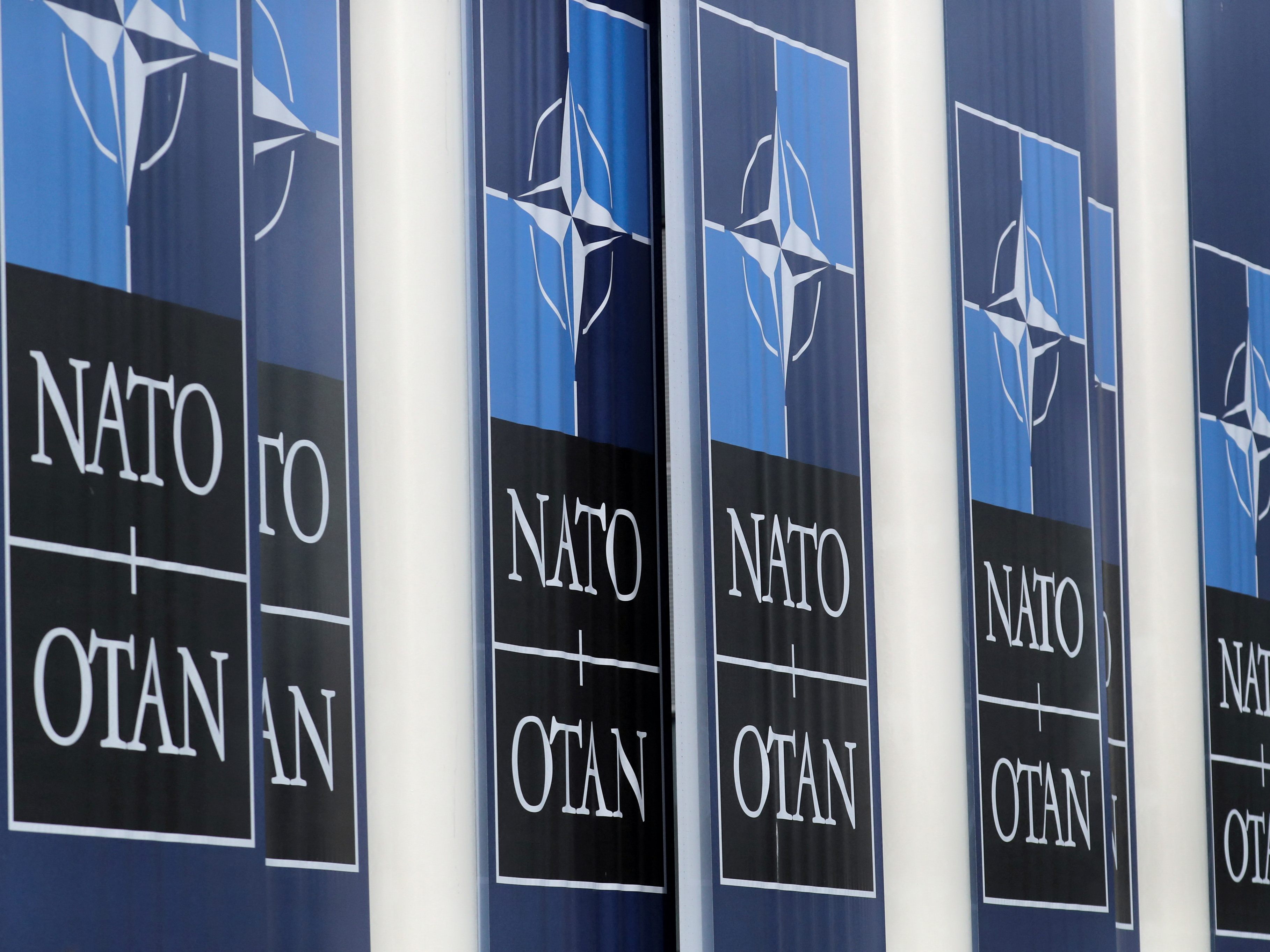 NATO-Außenminister befassen sich am Freitag mit dem Ukraine-Krieg. NATO-Außenminister befassen sich am Freitag mit dem Ukraine-Krieg.