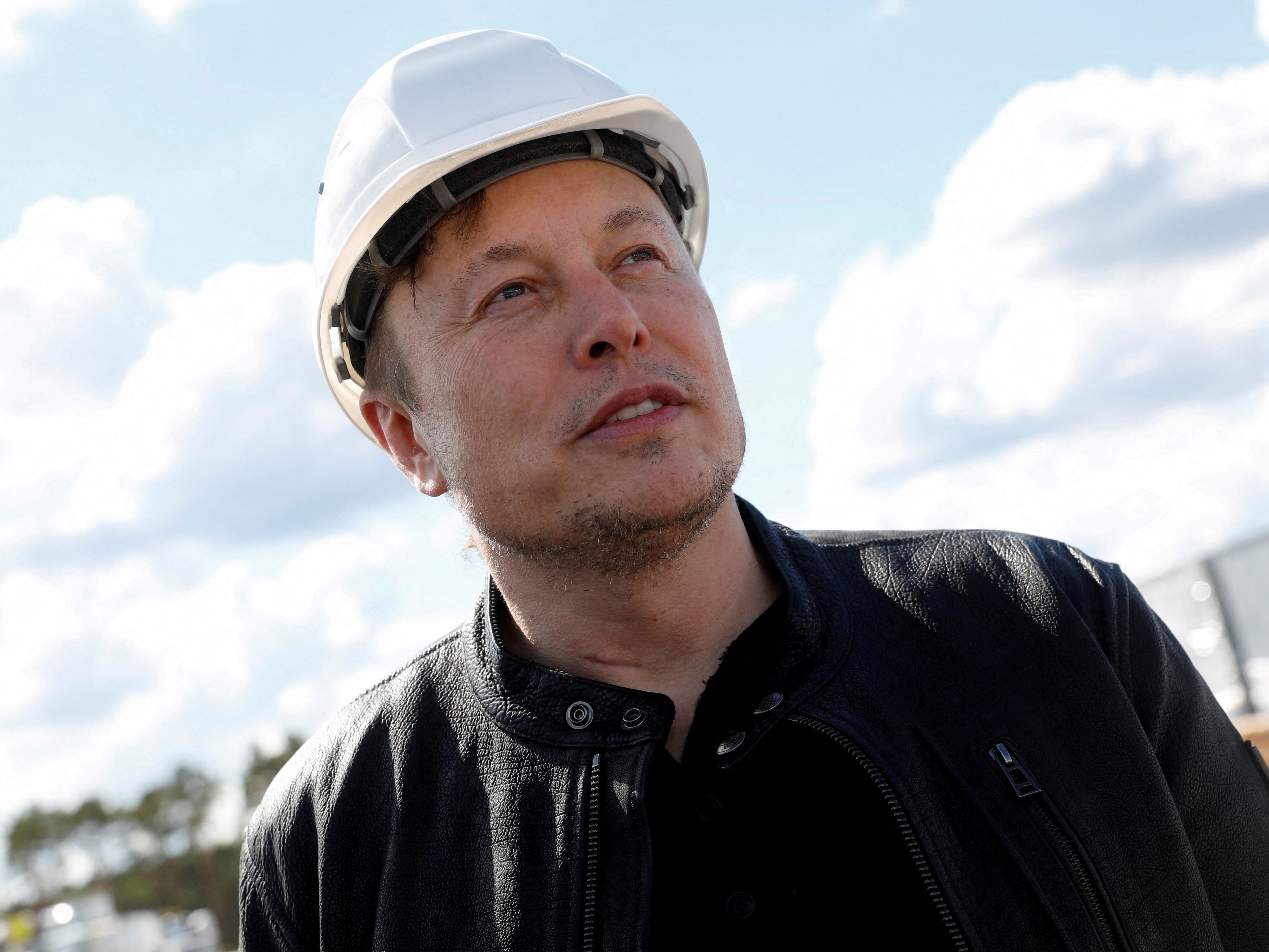 Elon Musk untersützt die Ukraine im Kampf gegen Russland. Elon Musk untersützt die Ukraine im Kampf gegen Russland.