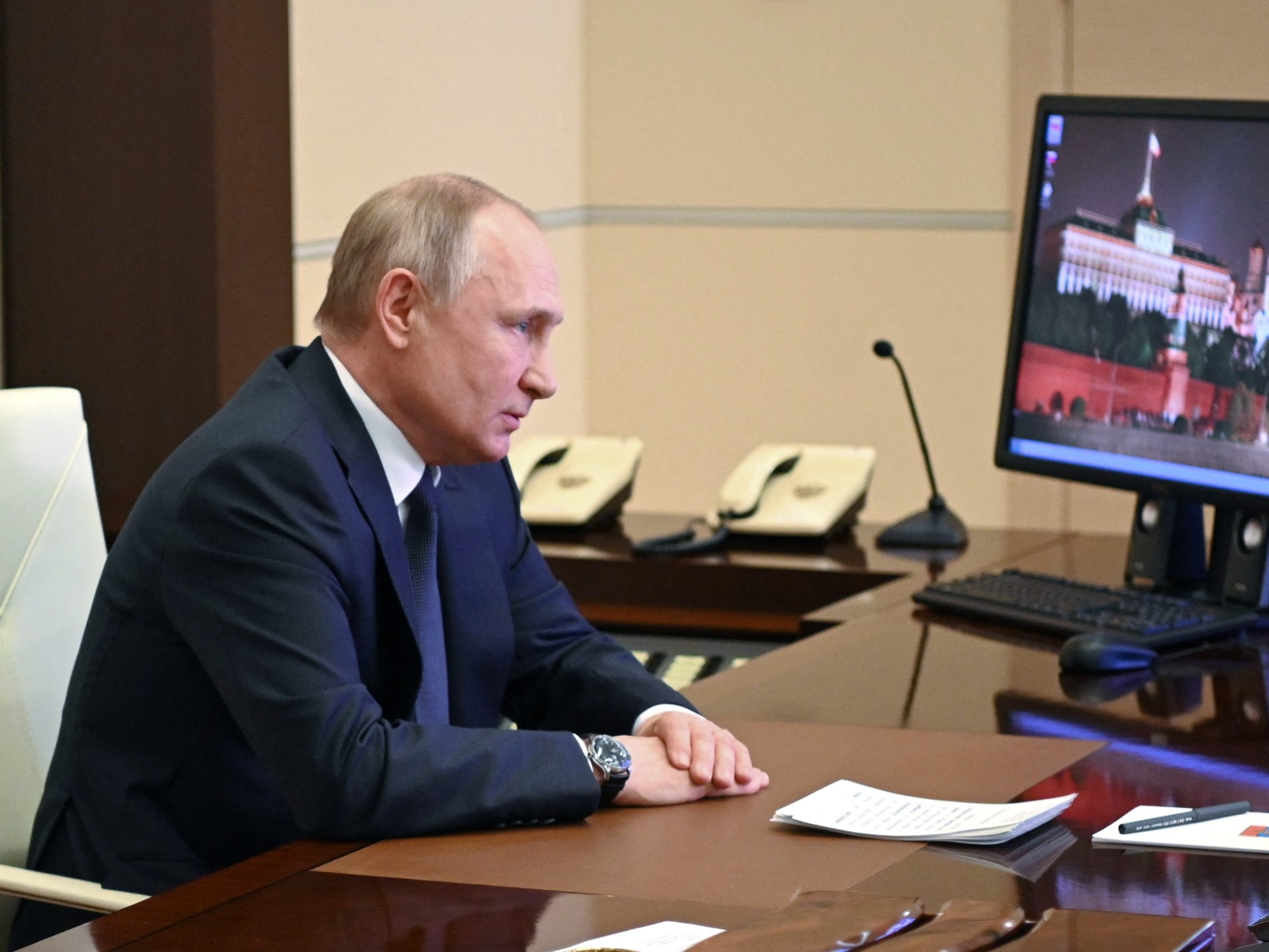 Als Dialogbedingungen stellt Putin mehrere Forderungen an die Ukraine. Als Dialogbedingungen stellt Putin mehrere Forderungen an die Ukraine.