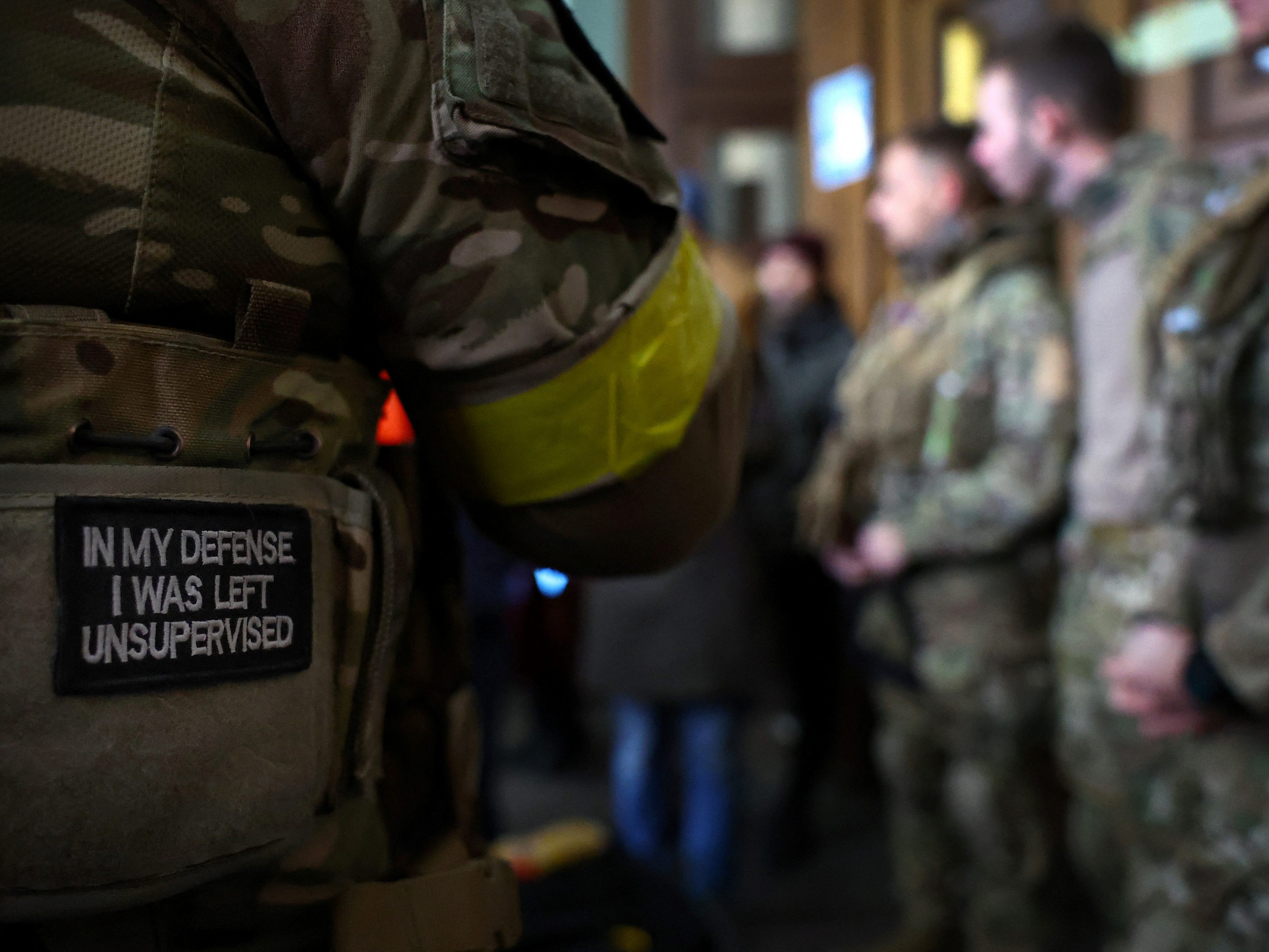 Freiwillige schließen sich dem Krieg in der Ukraine an. Freiwillige schließen sich dem Krieg in der Ukraine an.