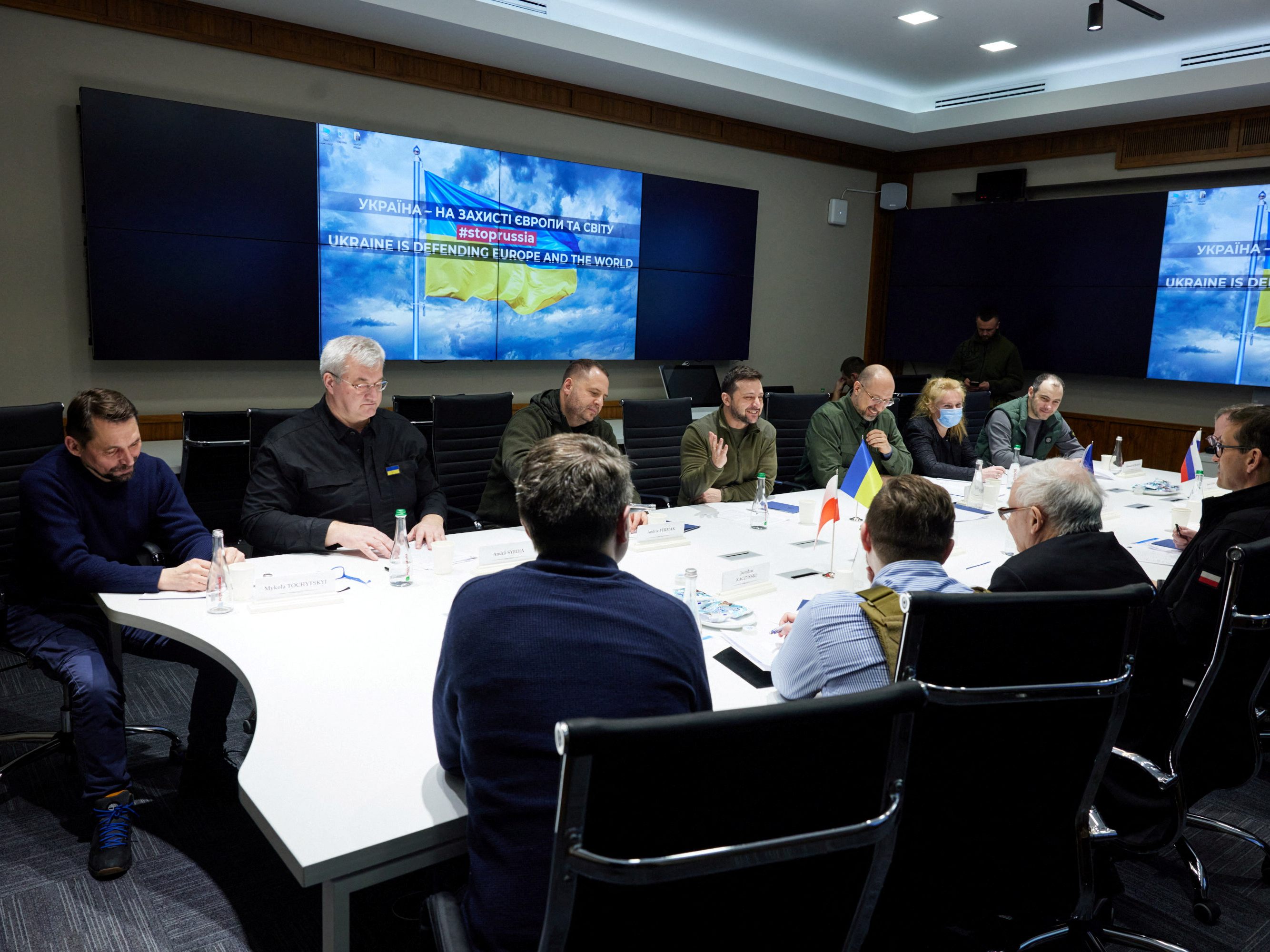 Die drei Regiergungschefs trafen den ukrainischen Präsident Selensykj in Kiew. Die drei Regiergungschefs trafen den ukrainischen Präsident Selensykj in Kiew.