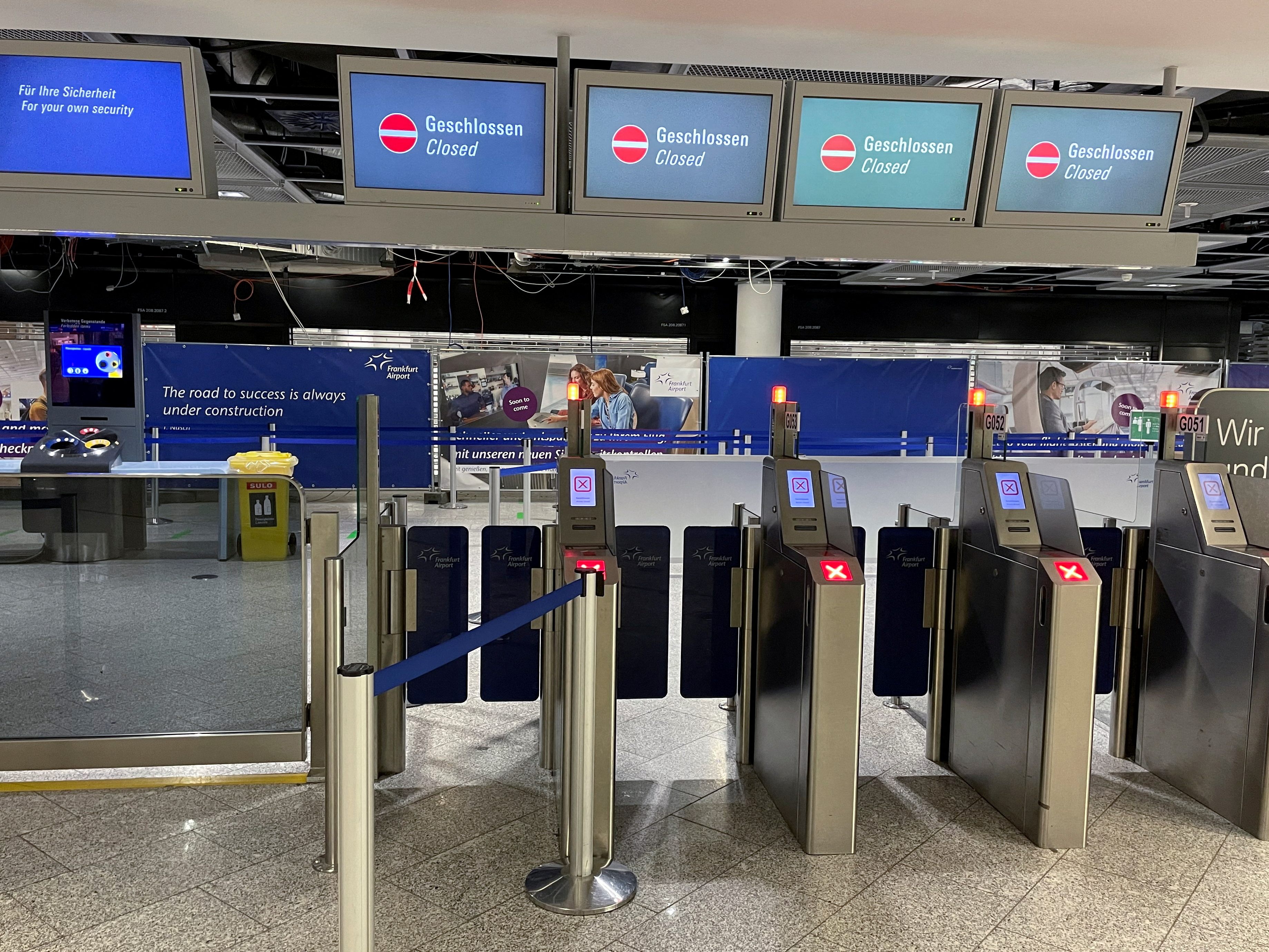 Geschlossene Schalter wegen des Streiks am Frankfurter Flughafen Geschlossene Schalter wegen des Streiks am Frankfurter Flughafen