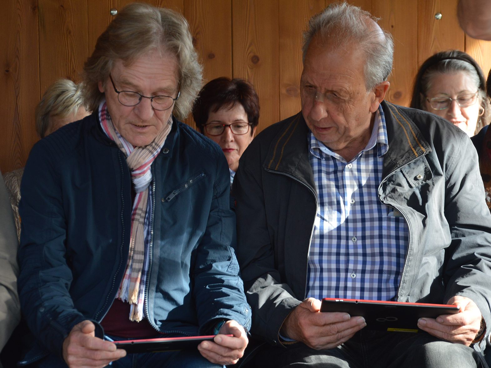 Senior*innen beim Smartphone- und Tablet-Kurs in Rankweil Senior*innen beim Smartphone- und Tablet-Kurs in Rankweil