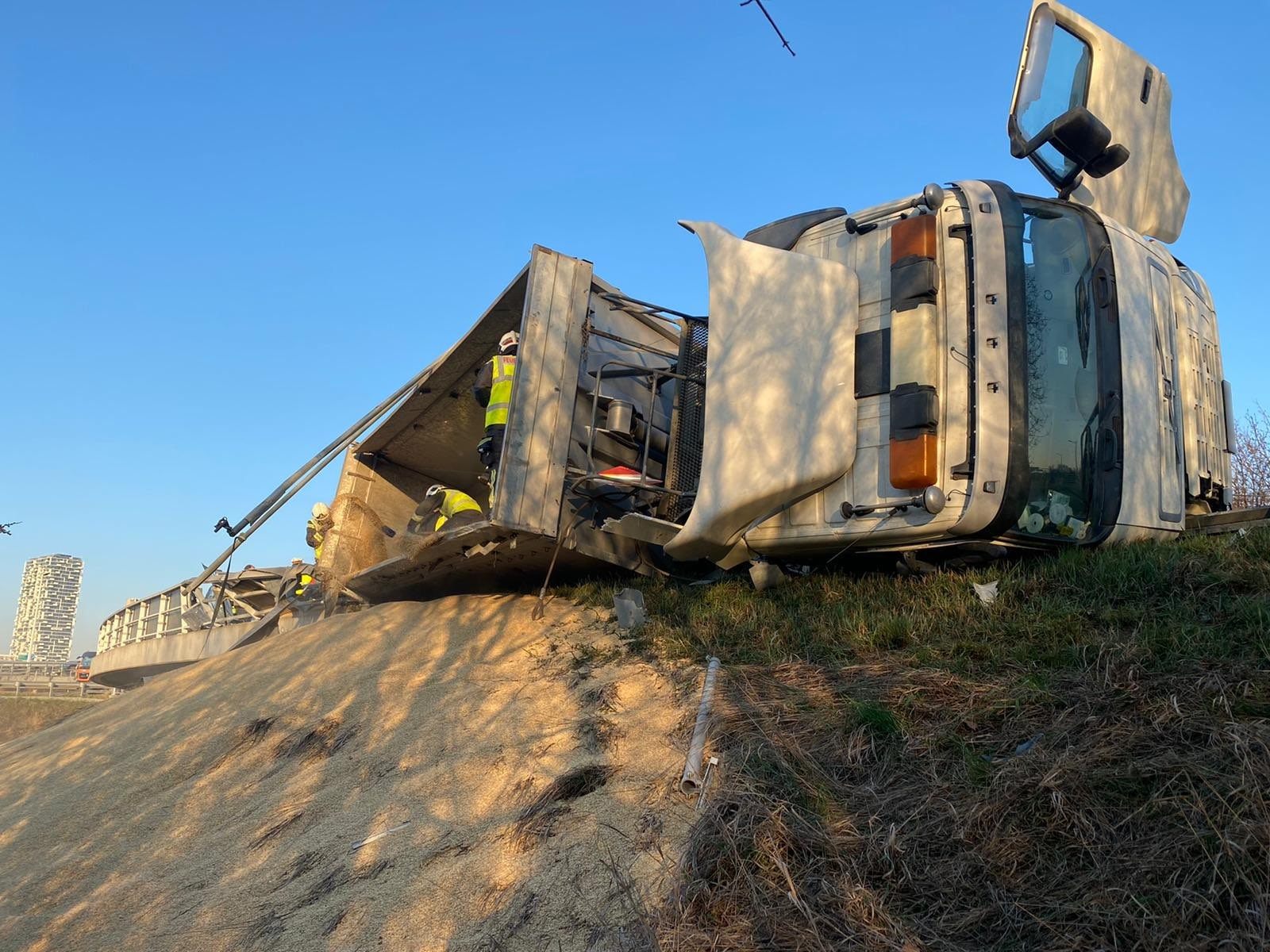 Der Unfall auf der A22 hatte massive Auswirkungen auf den Frühverkehr in Wien.