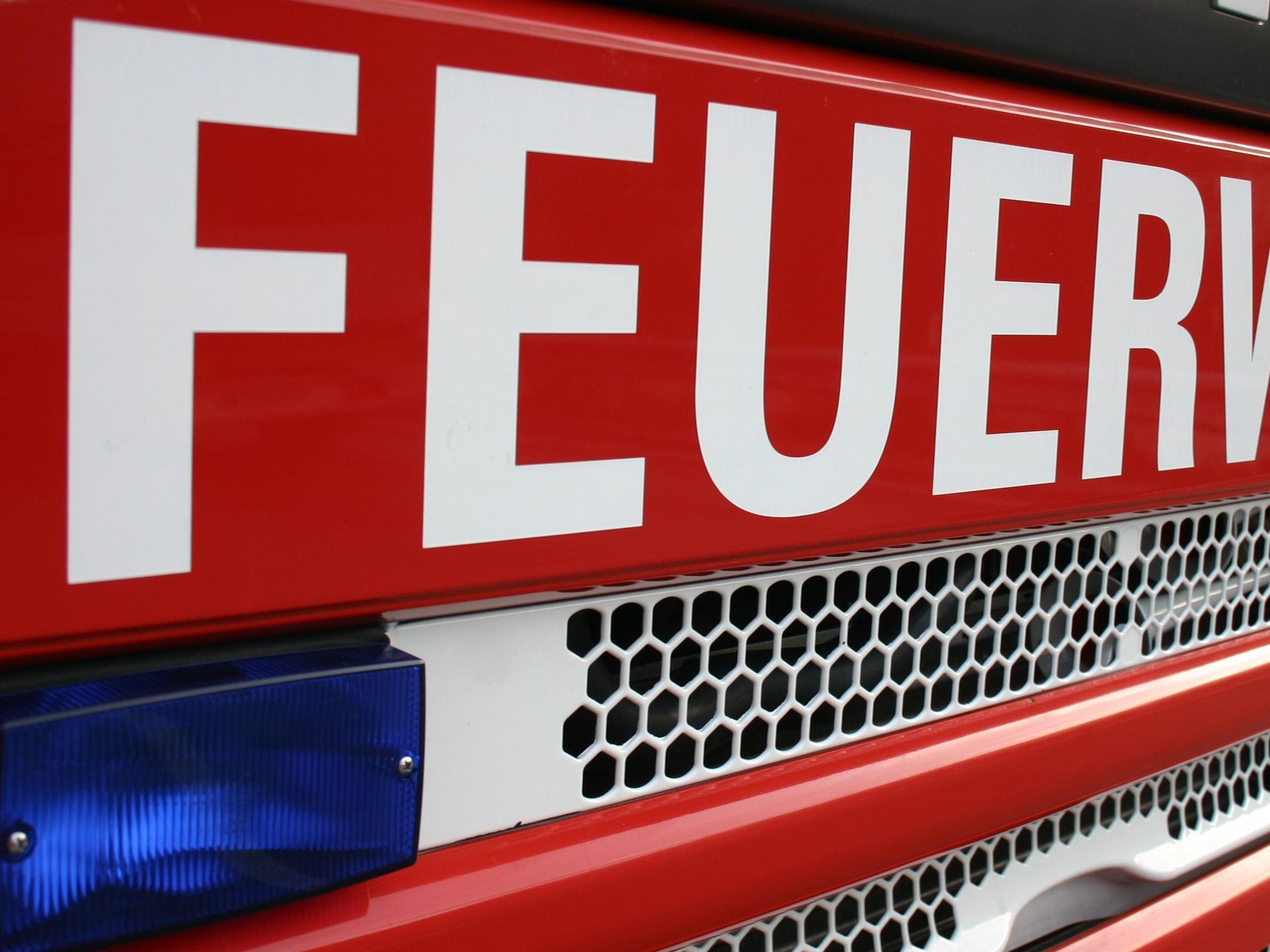 Nach zwei Fällen von Brandstiftung sucht die Polizei nach Zeugen.