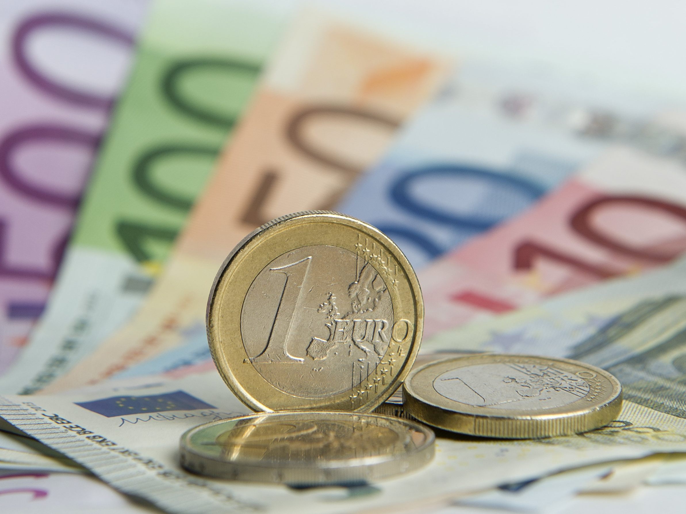 In den nächsten Tagen sollen 300 Euro Corona-Bonus für BezieherInnen von Studienbehilfe ausbezahlt werden. In den nächsten Tagen sollen 300 Euro Corona-Bonus für BezieherInnen von Studienbehilfe ausbezahlt werden.