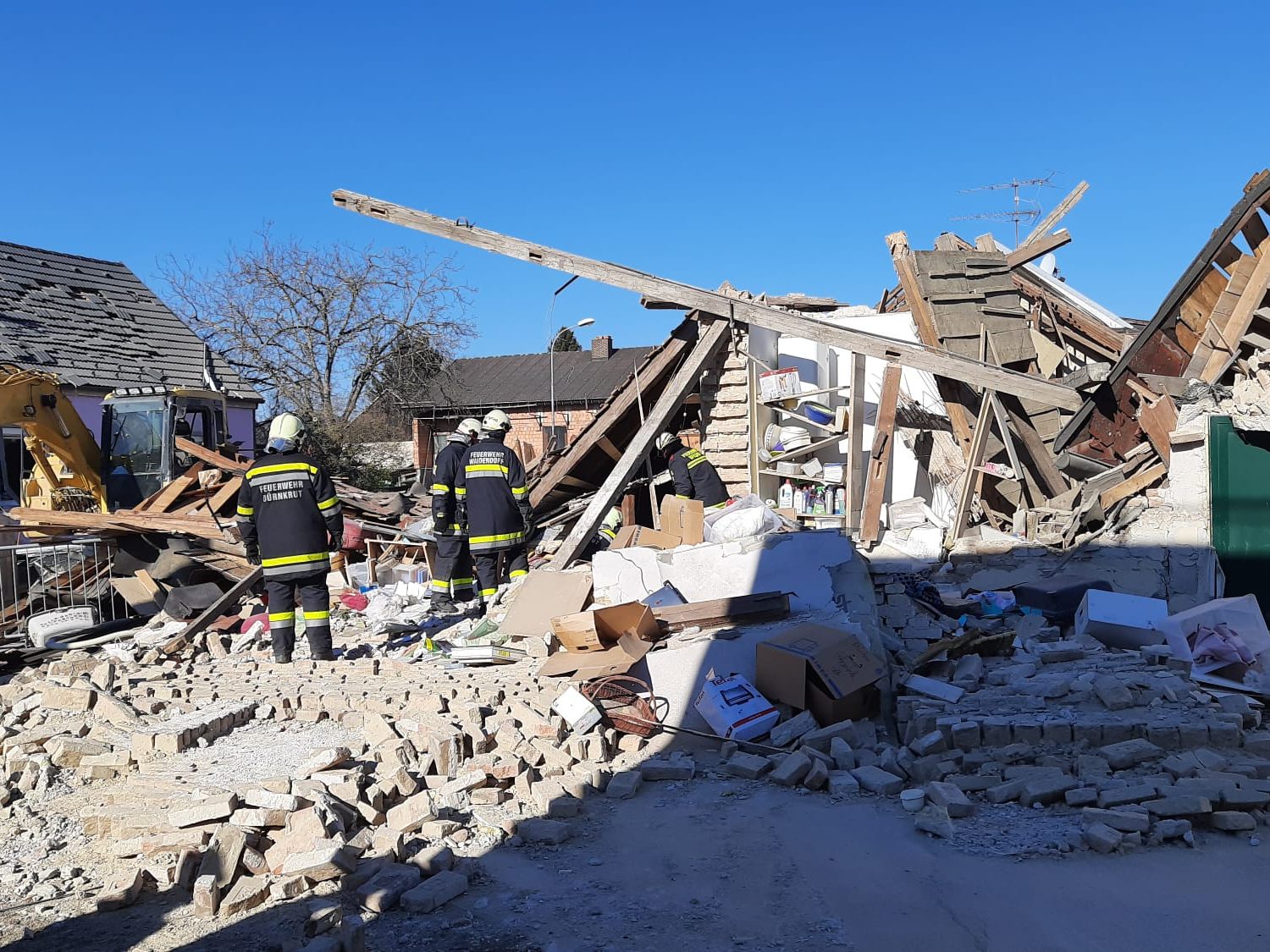 Das Einfamilienhaus in Dürnkrut wurde bei der Explosion zerstört. Das Einfamilienhaus in Dürnkrut wurde bei der Explosion zerstört.
