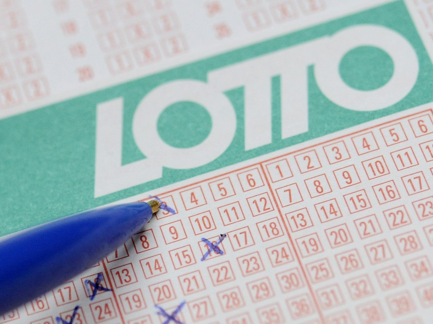 Am Sonntag haben Lotto-Spieler die Möglichkeit 1,9 Millionen Euro zu gewinne. Am Sonntag haben Lotto-Spieler die Möglichkeit 1,9 Millionen Euro zu gewinne.