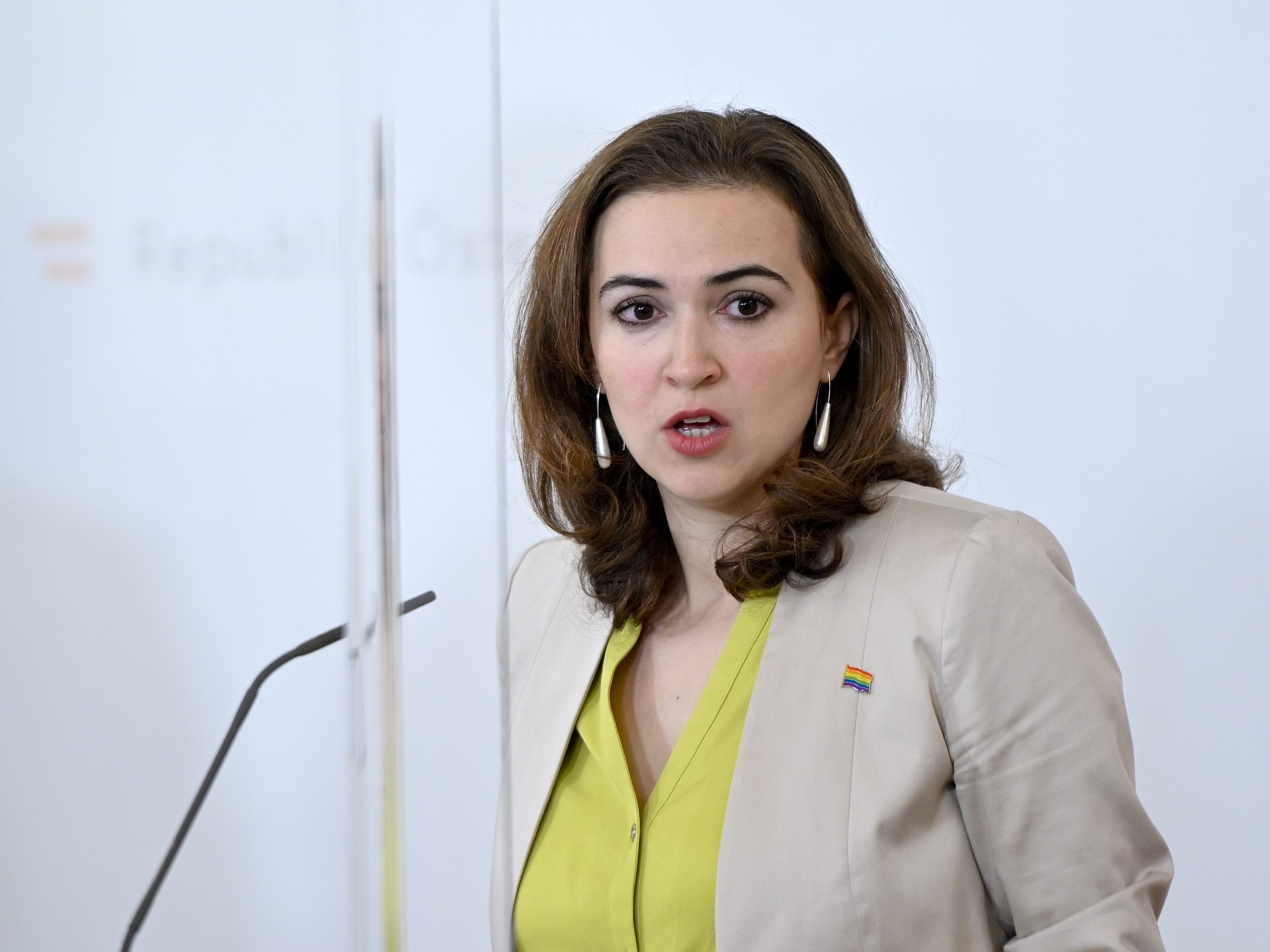 Livestream: Zadic & Co. präsentieren bei Pressekonferenz, was sich bei Maklergesetz ändert. Livestream: Zadic & Co. präsentieren bei Pressekonferenz, was sich bei Maklergesetz ändert.