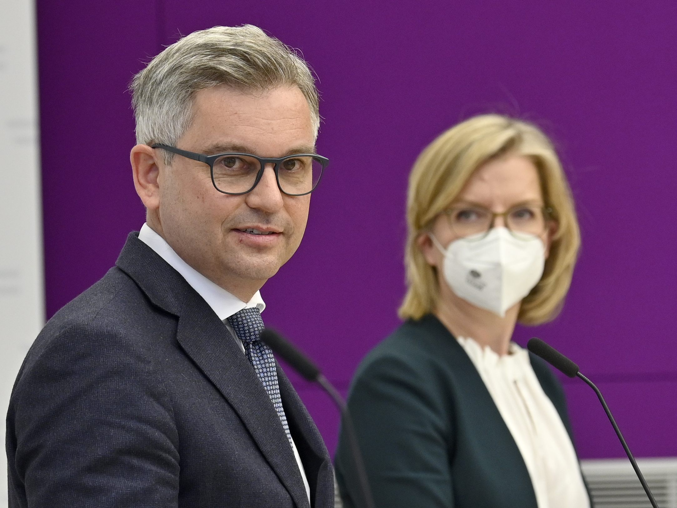 LIVE-Stream von der Pressekonferenz zu den gestiegenen Energiepreisen.