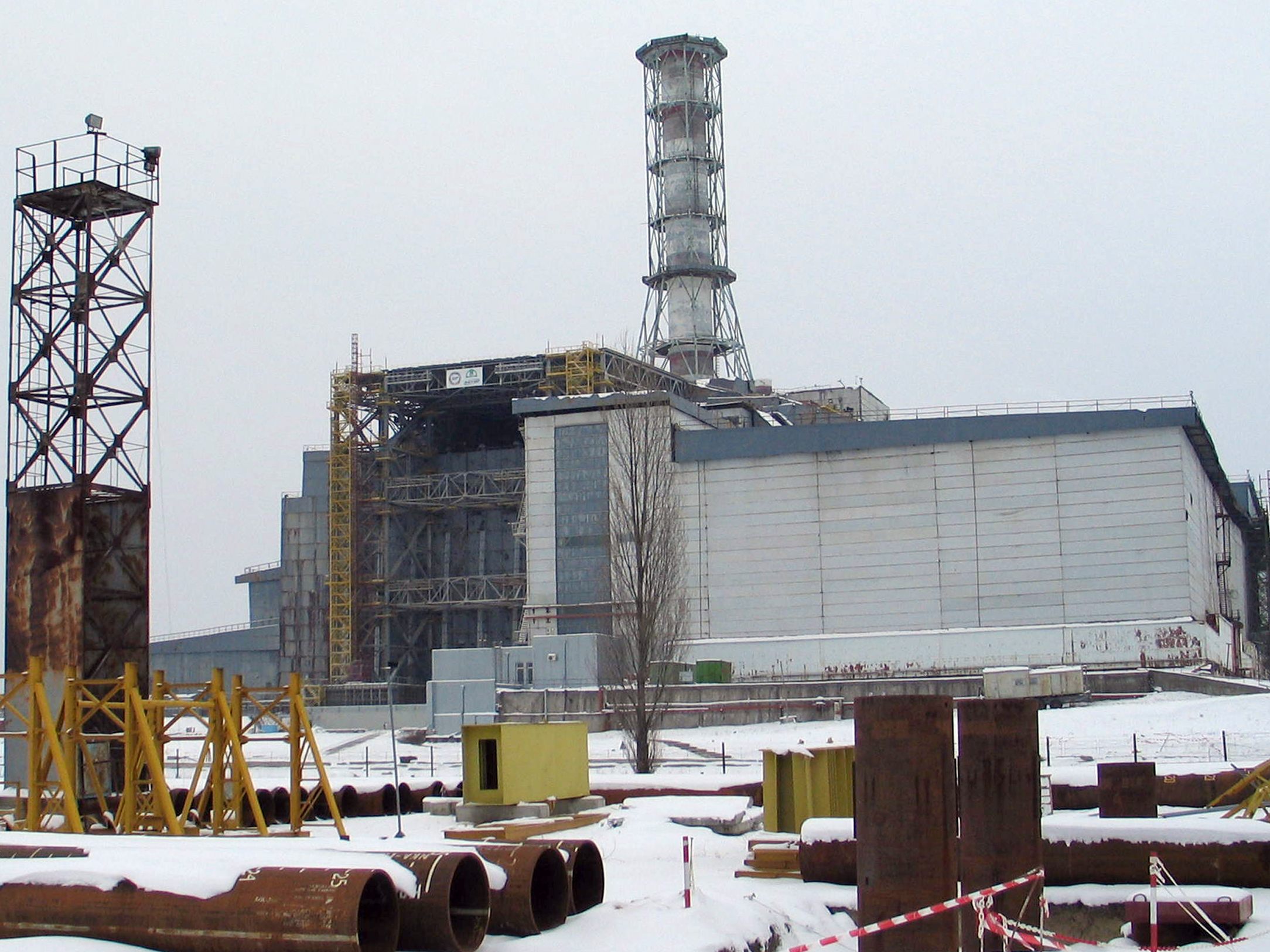 Das AKW Tschernboyl in seinem "Sarg". In dem ukrainsichen AKW Saporischschja sind am Samstag russische Experten eingetroffen. Das AKW Tschernboyl in seinem "Sarg". In dem ukrainsichen AKW Saporischschja sind am Samstag russische Experten eingetroffen.
