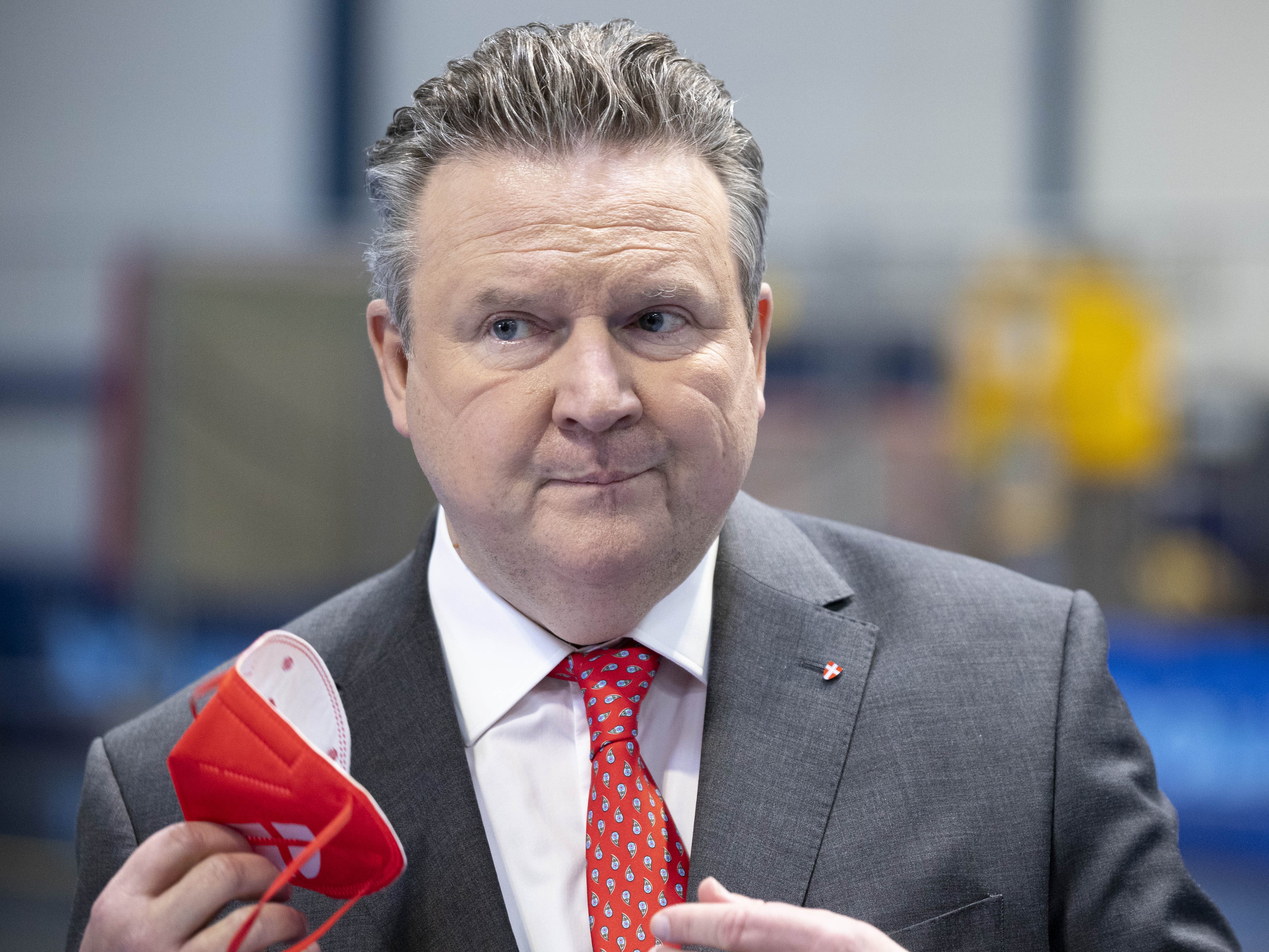 Der Wiener Bürgermeister Michael Ludwig (SPÖ) betonte, dass in Wien die 2G-Regel in der Gastronomie noch einige Zeit bestehen bleibe. Der Wiener Bürgermeister Michael Ludwig (SPÖ) betonte, dass in Wien die 2G-Regel in der Gastronomie noch einige Zeit bestehen bleibe.