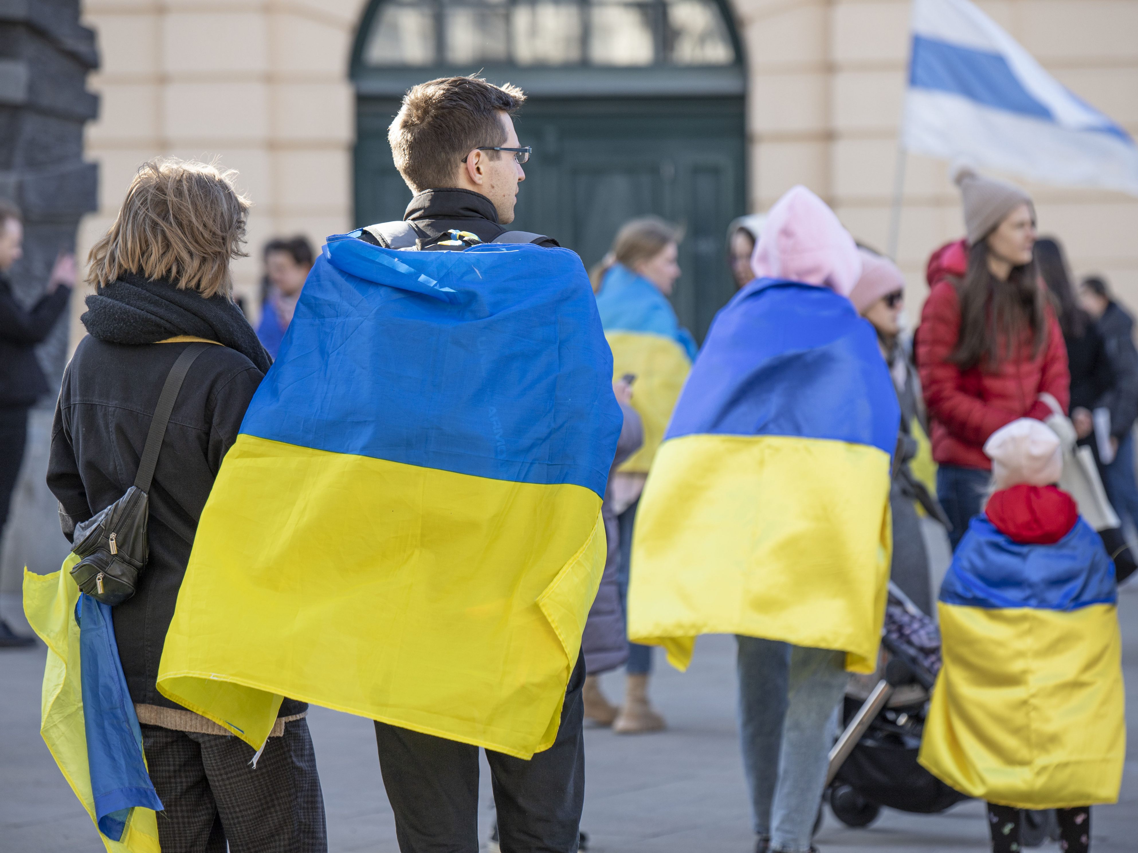 300 Personen demonstrierten gegen Putin in Wien.