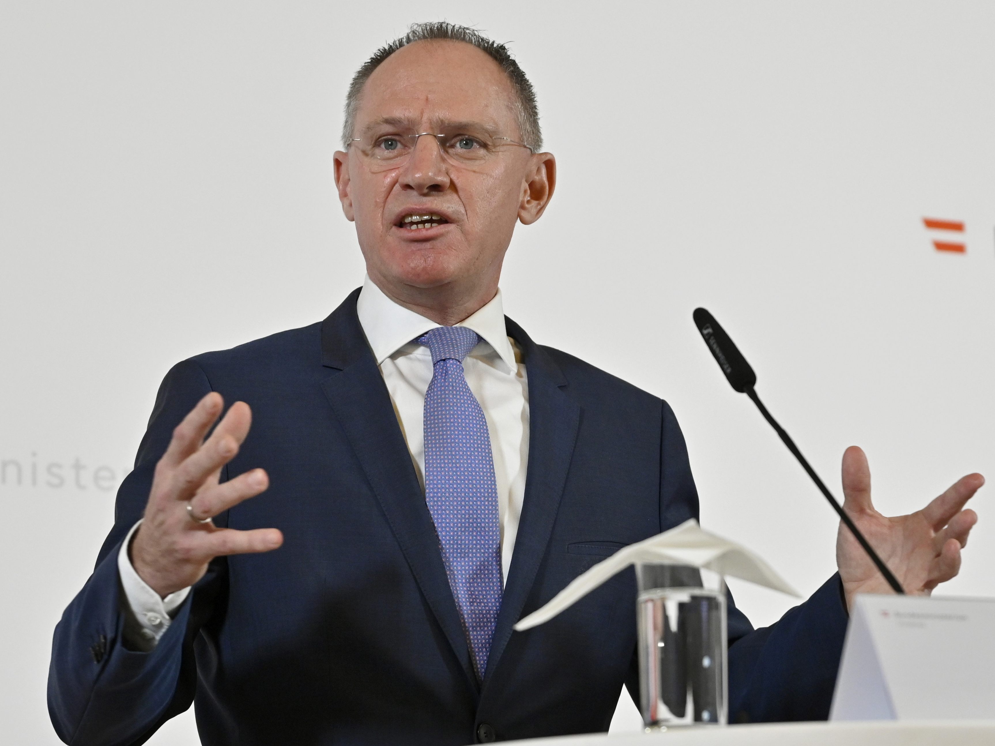 Am Dienstag gibt Innenminister Gerhard Karner (ÖVP) seine Zustimmung, zur Reform der Geschäftseinteilung im Innenministerium, die in ihrer Endfassung vorliegt.