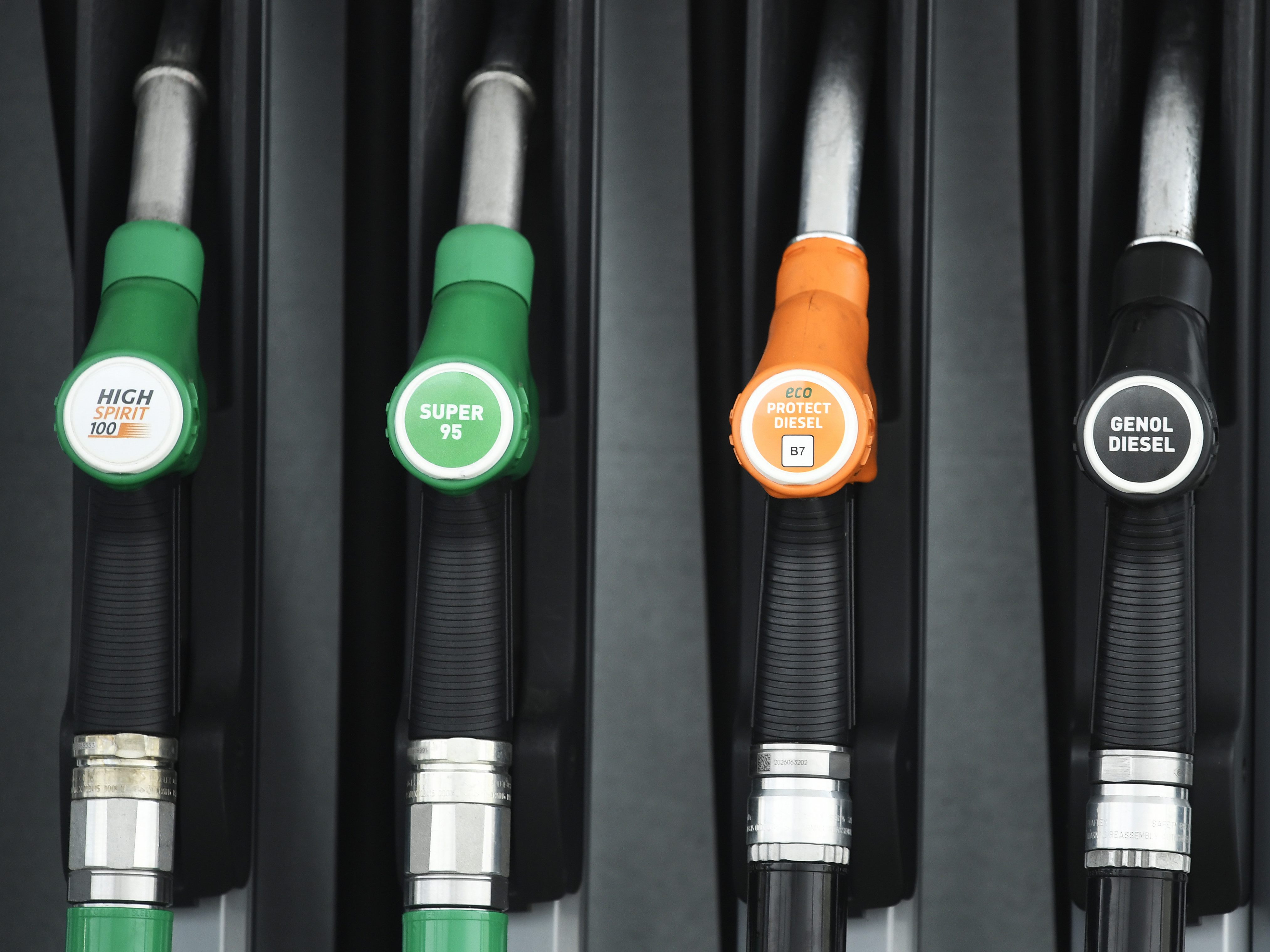 Temporäre Steuerentlastung für Treibstoffe gefordert.