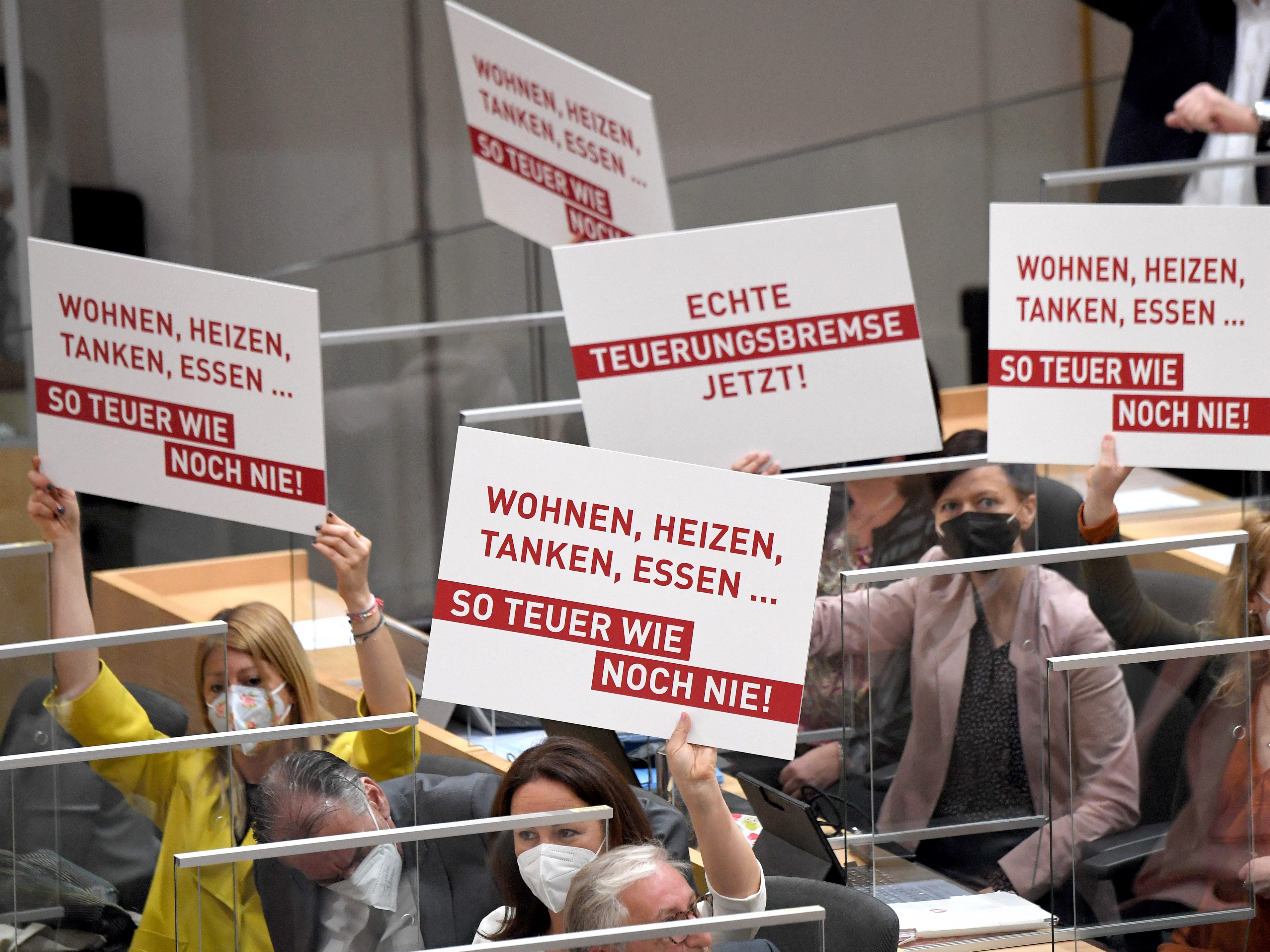 Opposition fordert mehr Teuerungsausgleich.