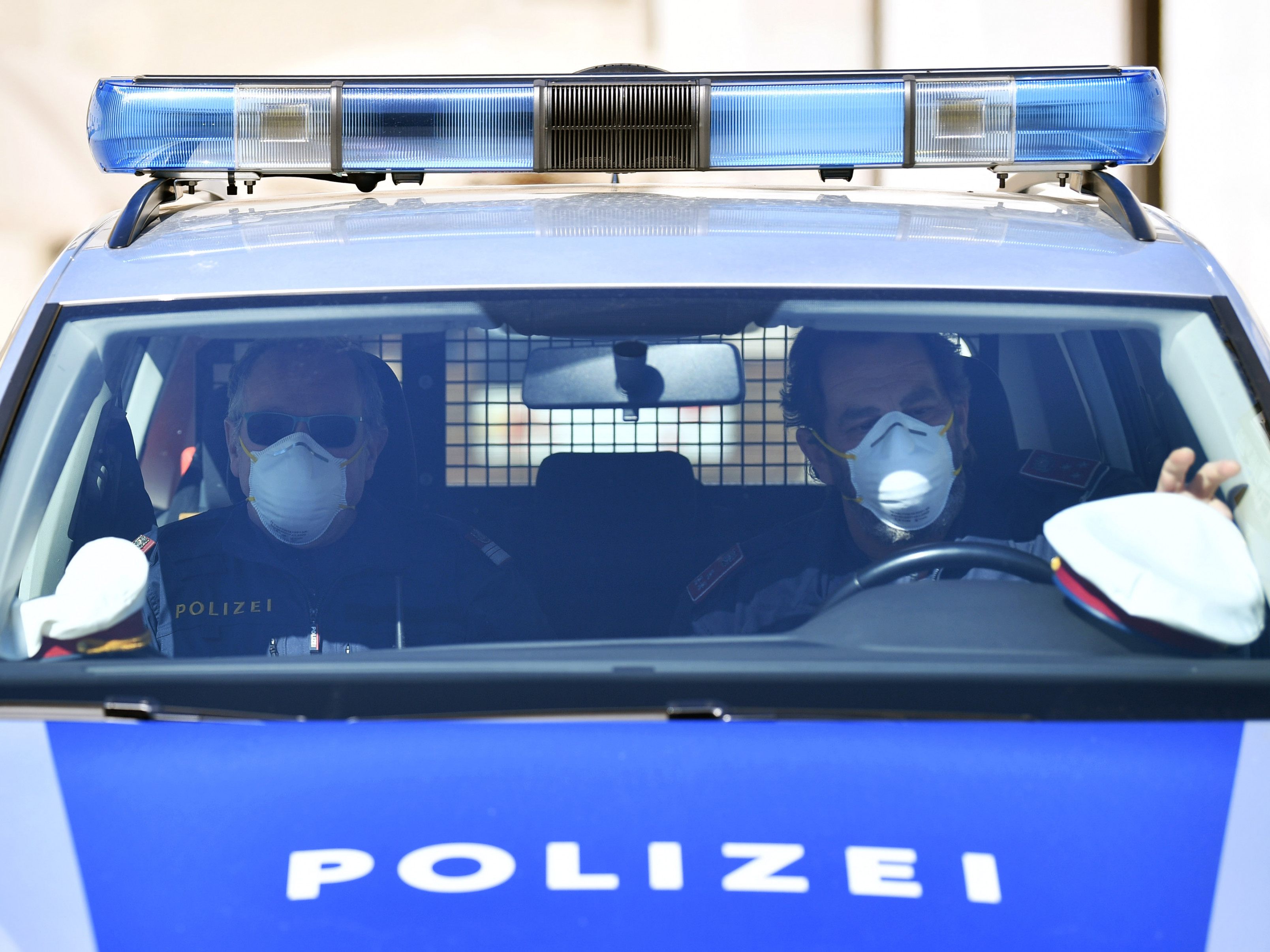 Im Fall der 14-jährigen Wienerin die in NÖ nach Drogenkonsum tot aufgefunden wurde, stehen die Ermittlungen erst am Anfang. Im Fall der 14-jährigen Wienerin die in NÖ nach Drogenkonsum tot aufgefunden wurde, stehen die Ermittlungen erst am Anfang.