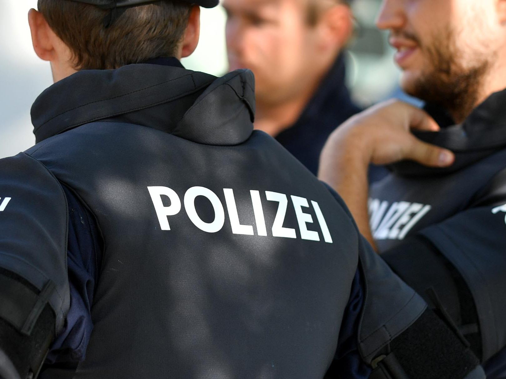 Nach Banküberfällen im Burgenland und in NÖ konnte die Polizei einen Tatverdächtigen festnehmen. Nach Banküberfällen im Burgenland und in NÖ konnte die Polizei einen Tatverdächtigen festnehmen.
