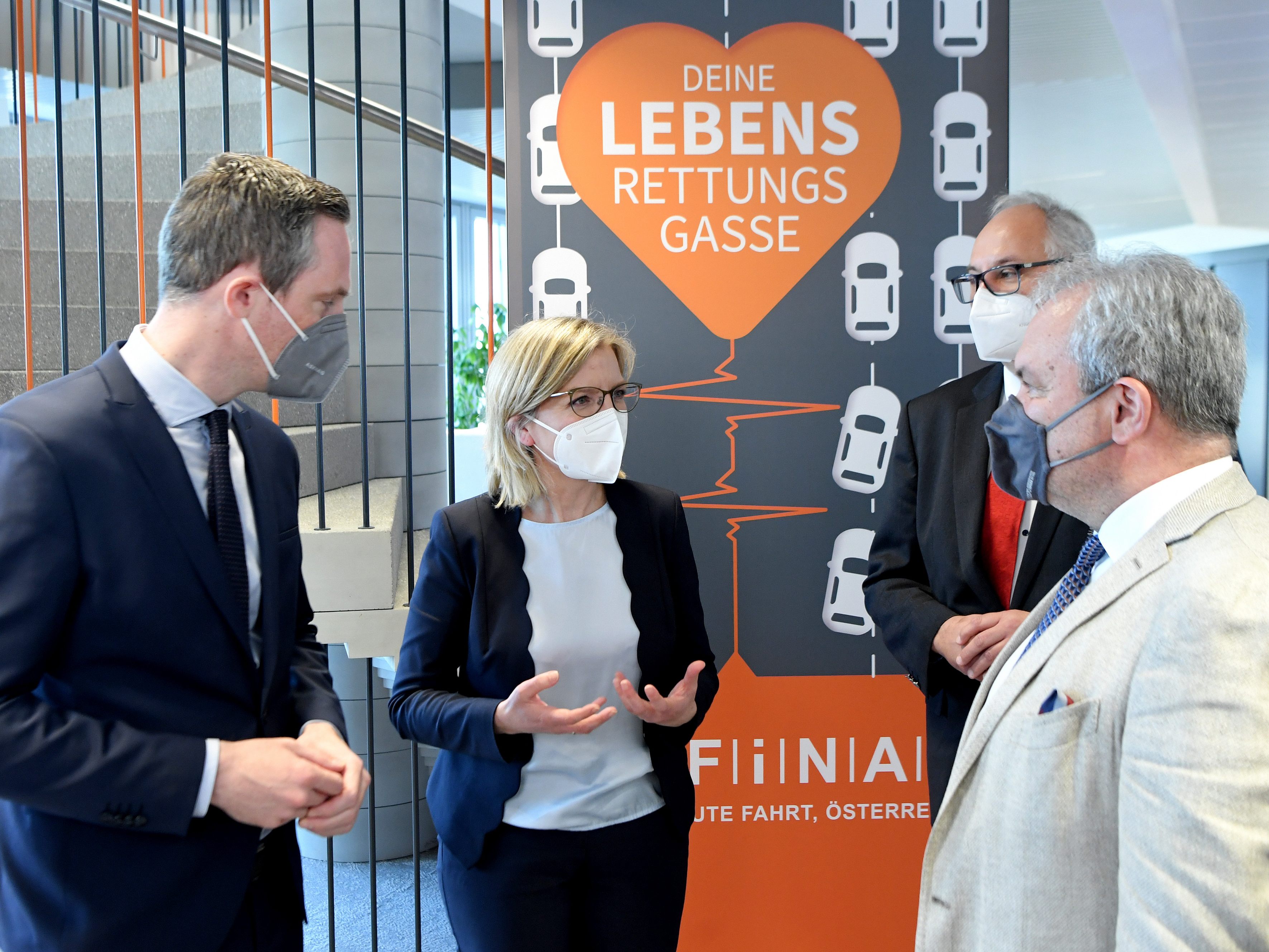 Zehn Jahre Rettungsgasse in Österreich. Zehn Jahre Rettungsgasse in Österreich.