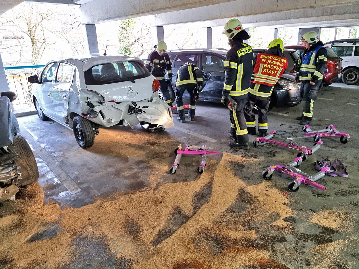 79-jähriger Lenker aus Wien beschädigte fünf Pkw in der Parkgarage der Römertherme Baden.