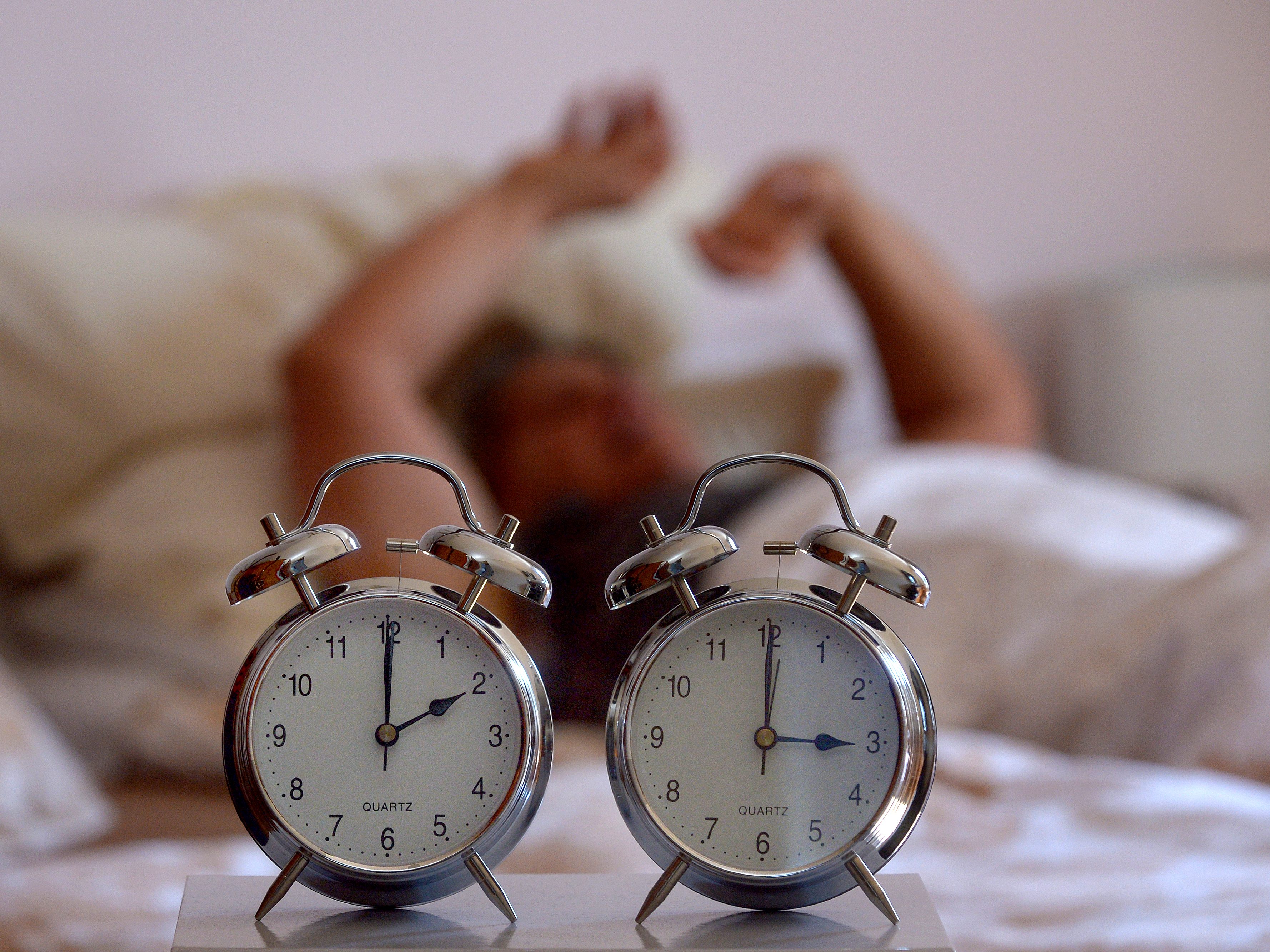 Die Uhrzeiger werden in Europa um 2.00 auf 3.00 Uhr und damit auf Sommerzeit vorgedreht. Die Uhrzeiger werden in Europa um 2.00 auf 3.00 Uhr und damit auf Sommerzeit vorgedreht.