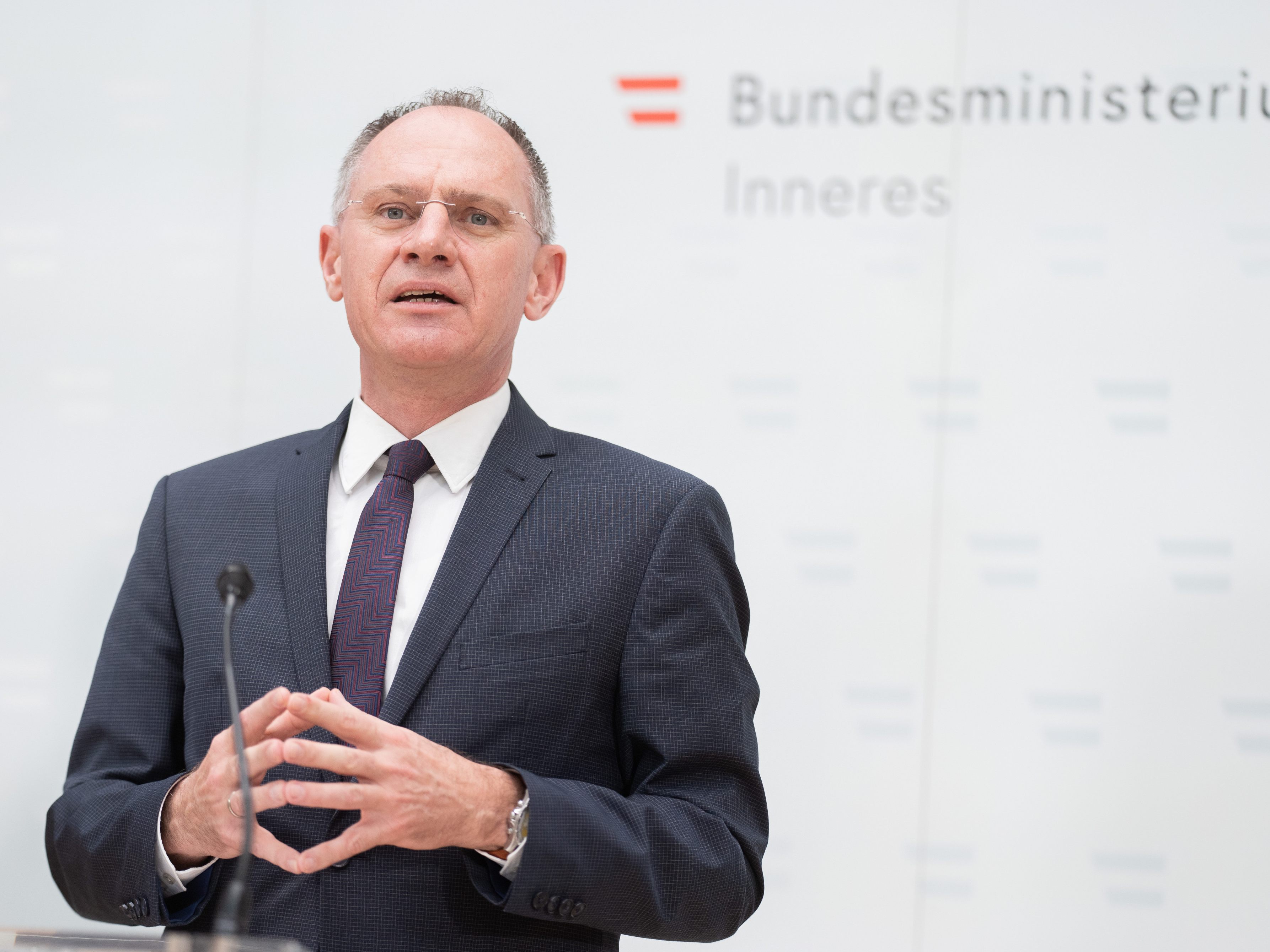 Laut BMI stehen in solchen Nachbarschaftsquartieren rund 12.000 Plätze zur Verfügung. Laut BMI stehen in solchen Nachbarschaftsquartieren rund 12.000 Plätze zur Verfügung.
