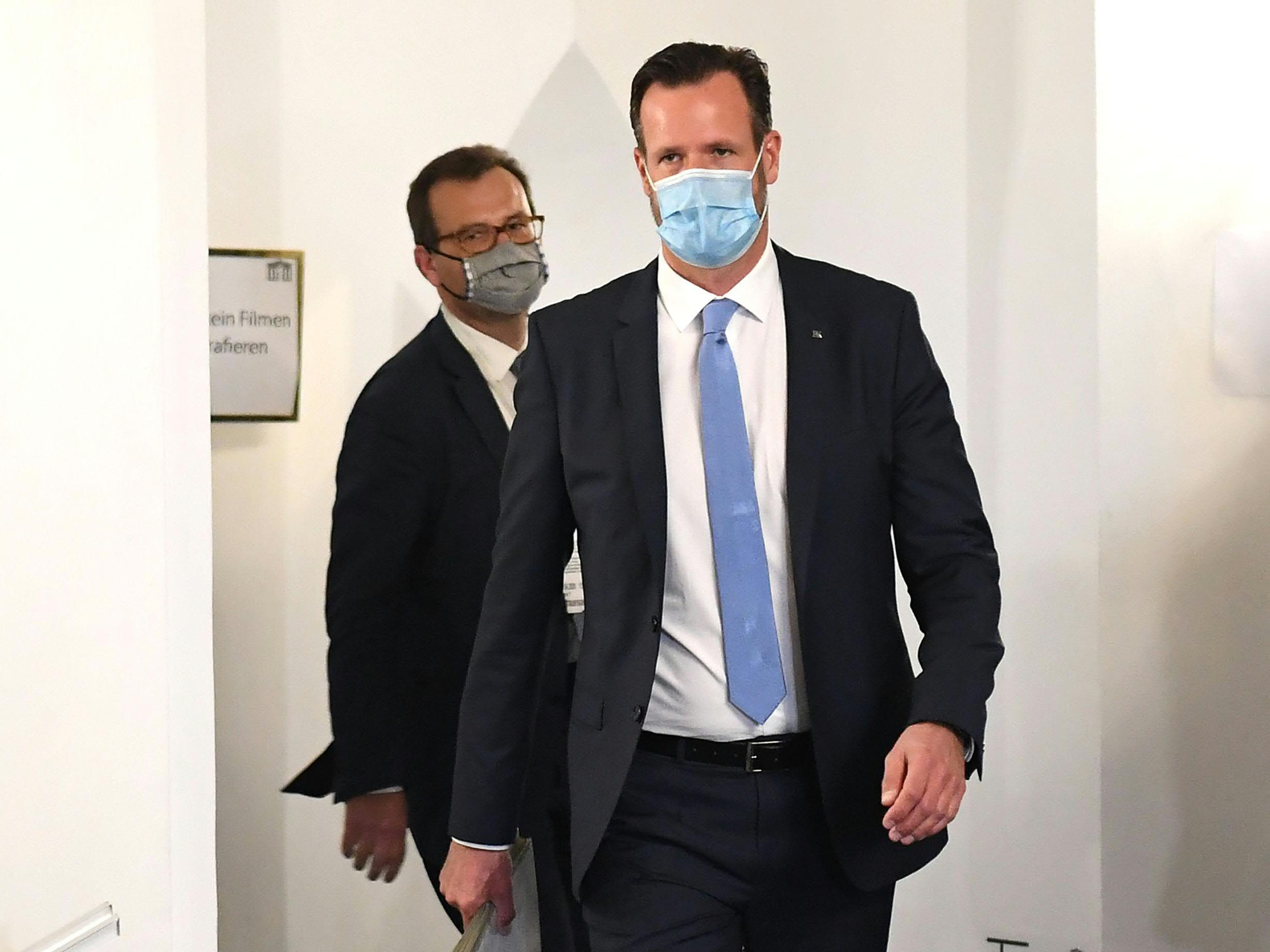 Der ehemalige Leiter der SoKo Tape Andreas Holzer am Mittwoch, 10. Juni 2020, im Rahmen des Ibiza-U-Ausschusses im Parlamentsausweichquartier in der Hofburg in Wien. Der ehemalige Leiter der SoKo Tape Andreas Holzer am Mittwoch, 10. Juni 2020, im Rahmen des Ibiza-U-Ausschusses im Parlamentsausweichquartier in der Hofburg in Wien.