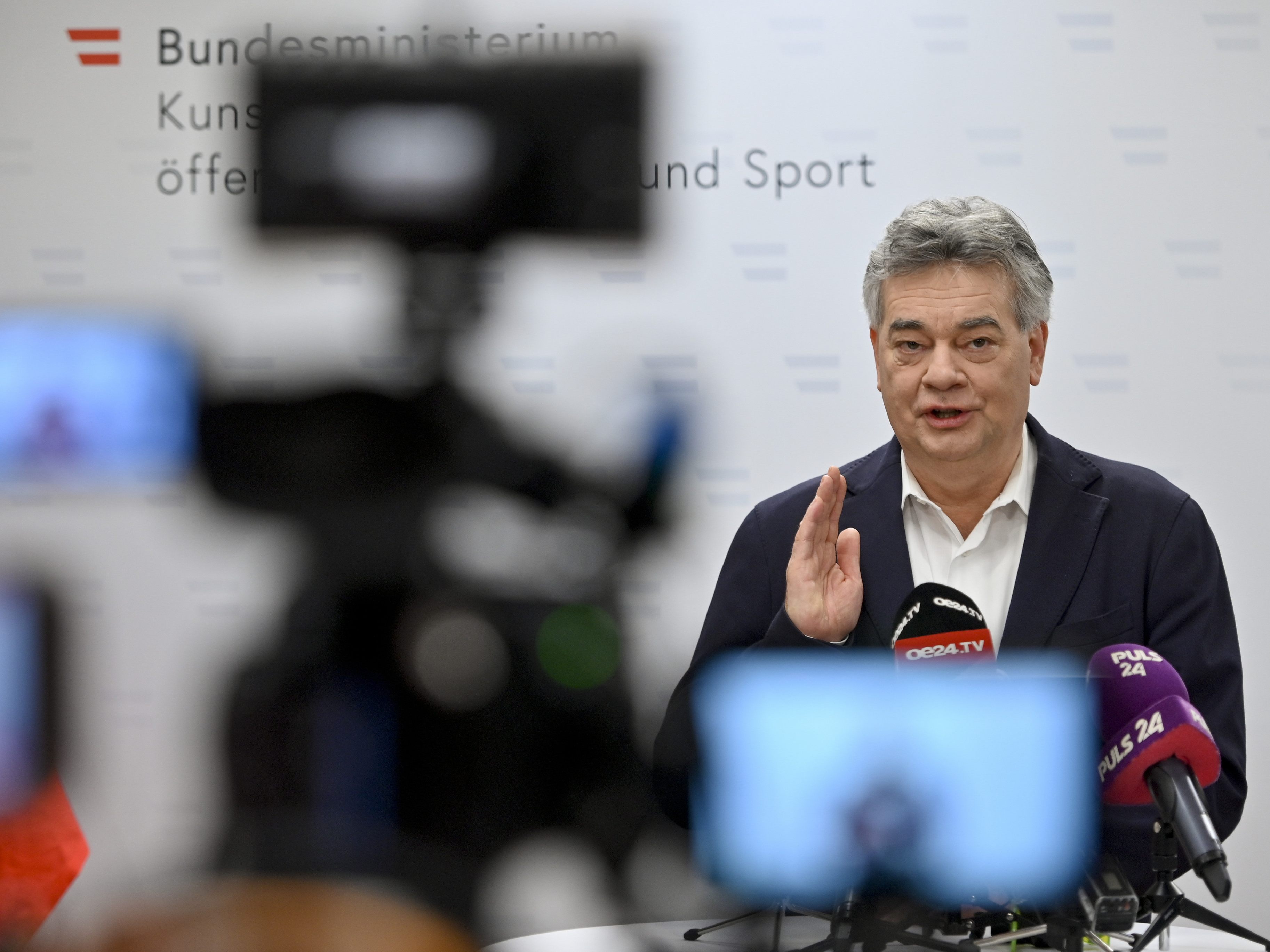 Kogler möchte Unterstützung für Queere im Sport. Kogler möchte Unterstützung für Queere im Sport.