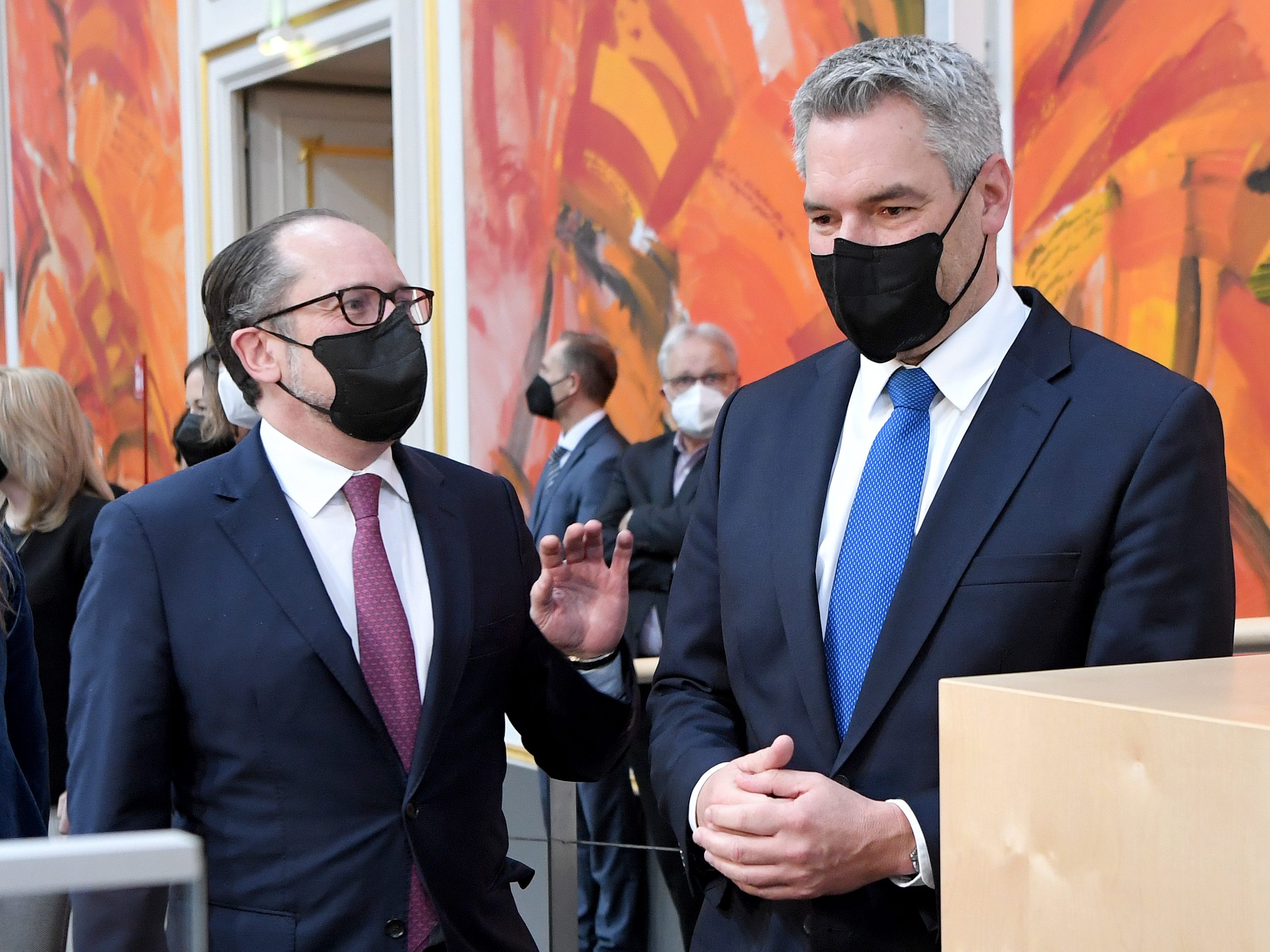 Am Dienstag um 14.45 geben Bundeskanzler Karl Nehammer (ÖVP) und Außenminister Alexander Schallenberg (ÖVP) ein Pressestatment zur aktuellen Lage in der Ukraine.